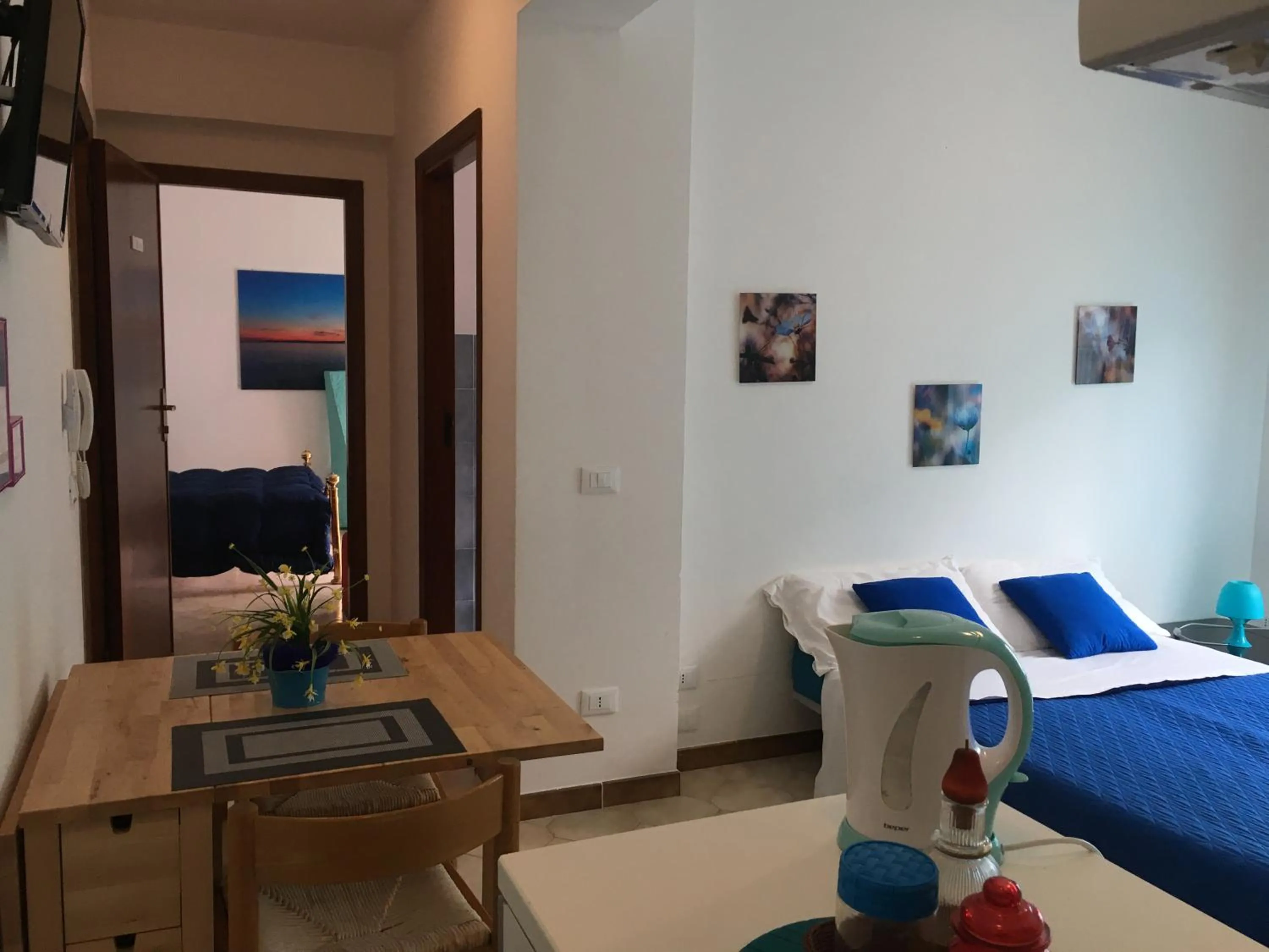 Bedroom, Bed in Sole e Luna