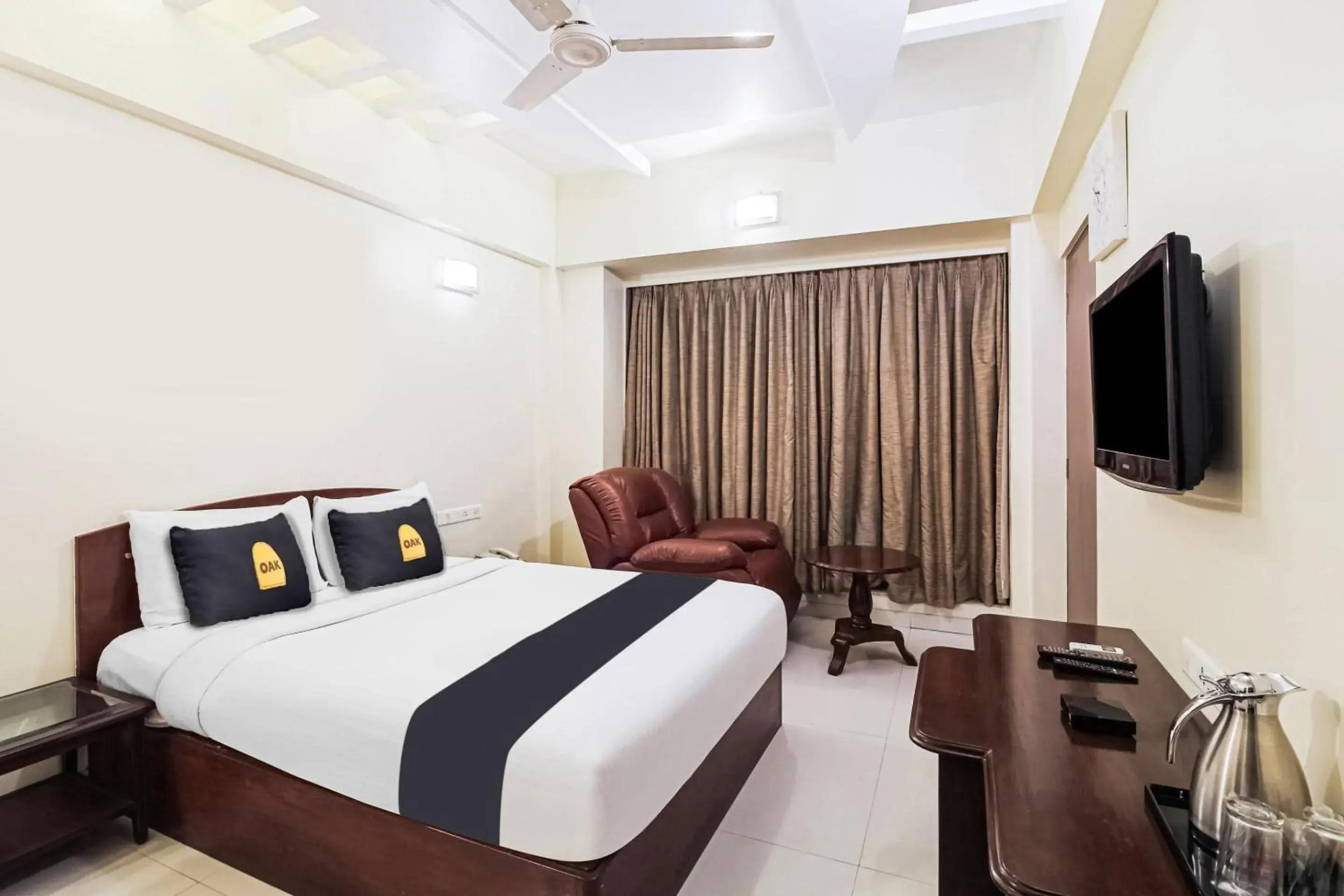 Townhouse OAK Hotel Shubhangan Near Juhu Beach Townhouse OAK Hotel Shubhangan Near Juhu Beach