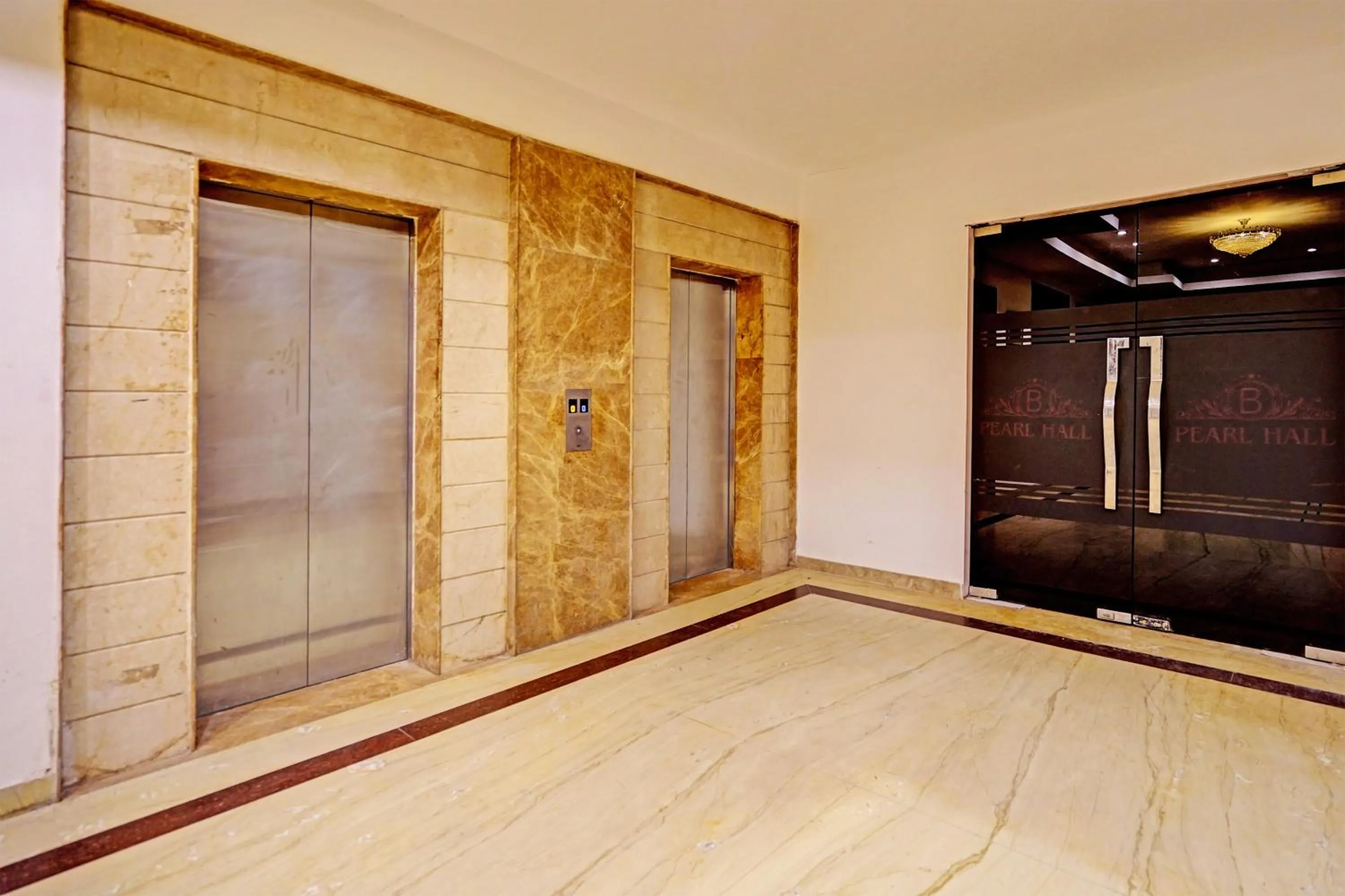 Lobby or reception in Super Townhouse OAK Hotel City Mark Gurgaon