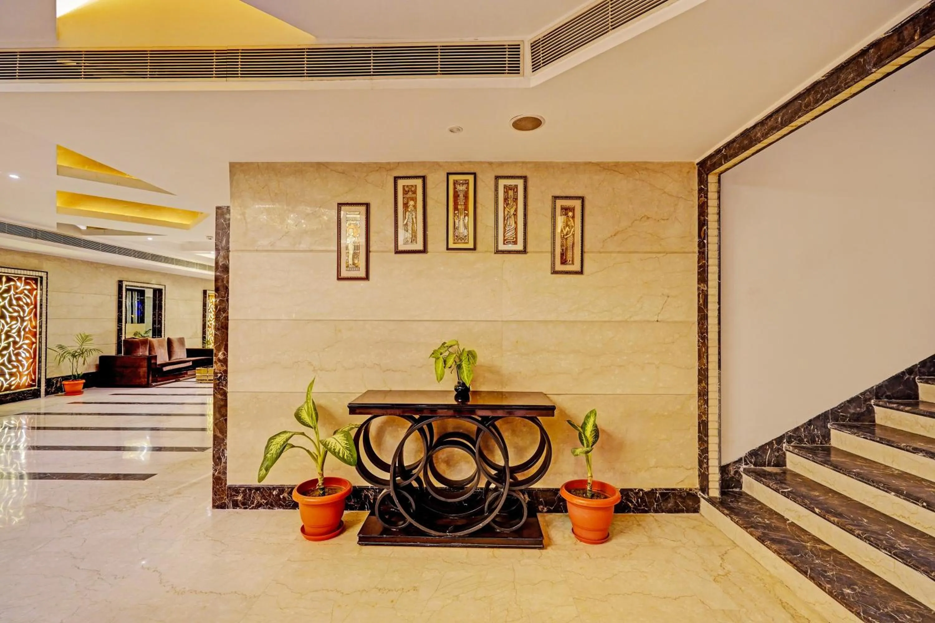 Lobby or reception in Super Townhouse OAK Hotel City Mark Gurgaon