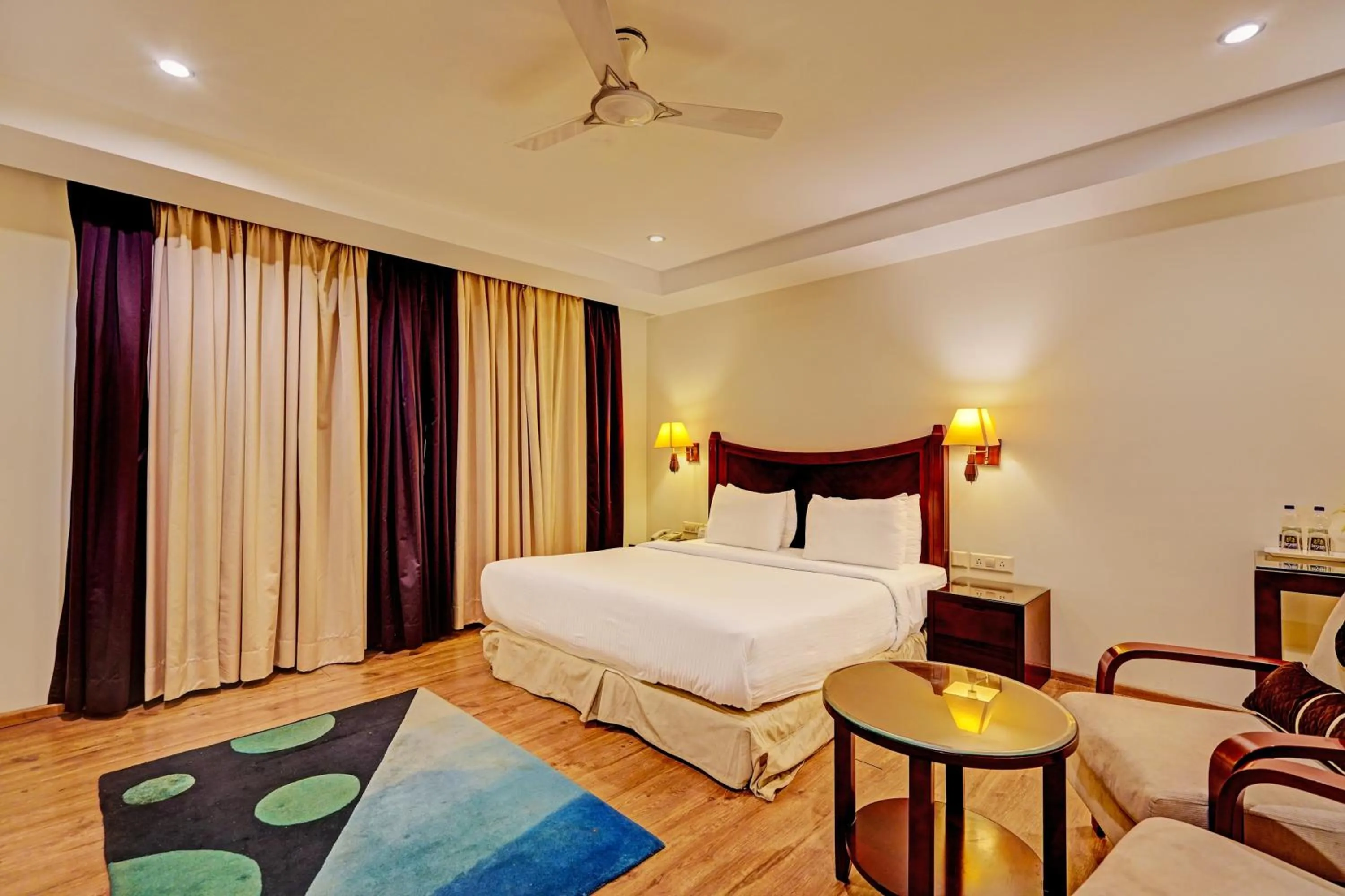 Bedroom, Bed in Super Townhouse OAK Hotel City Mark Gurgaon