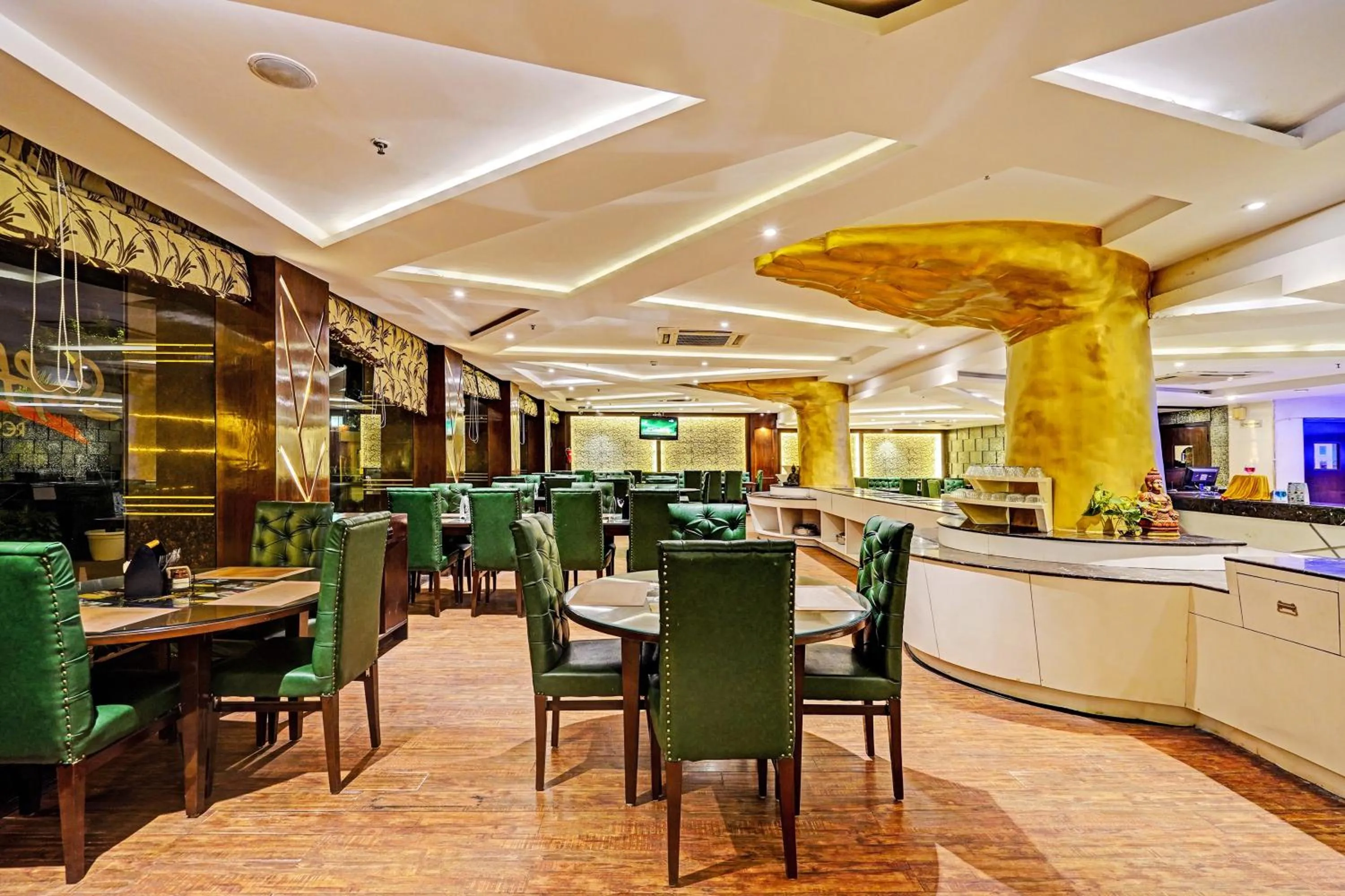 Restaurant/places to eat in Super Townhouse OAK Hotel City Mark Gurgaon