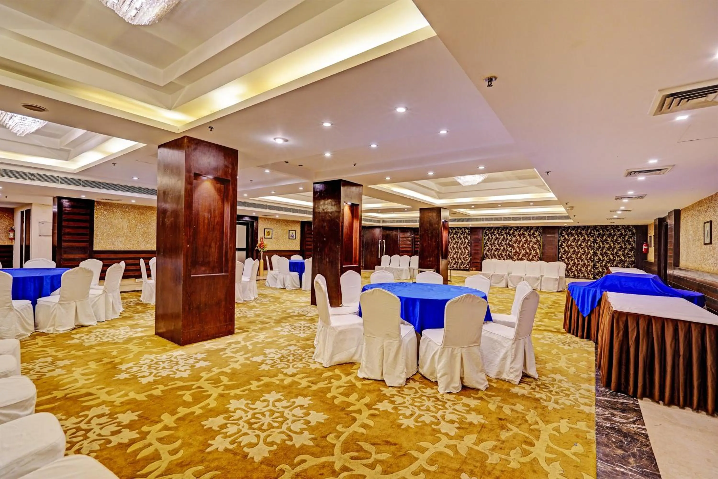 Garden in Super Townhouse OAK Hotel City Mark Gurgaon