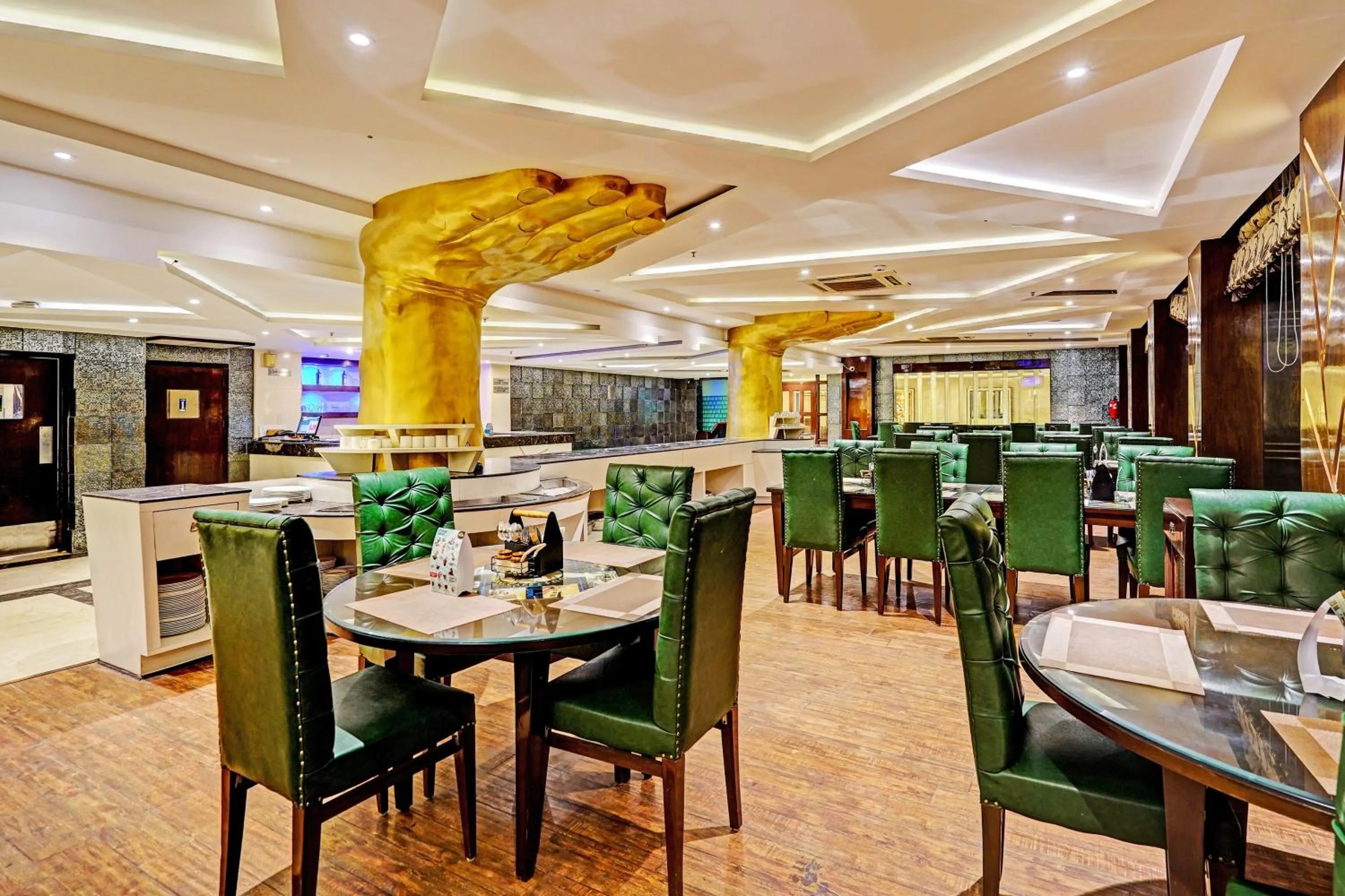 Restaurant/places to eat in Super Townhouse OAK Hotel City Mark Gurgaon