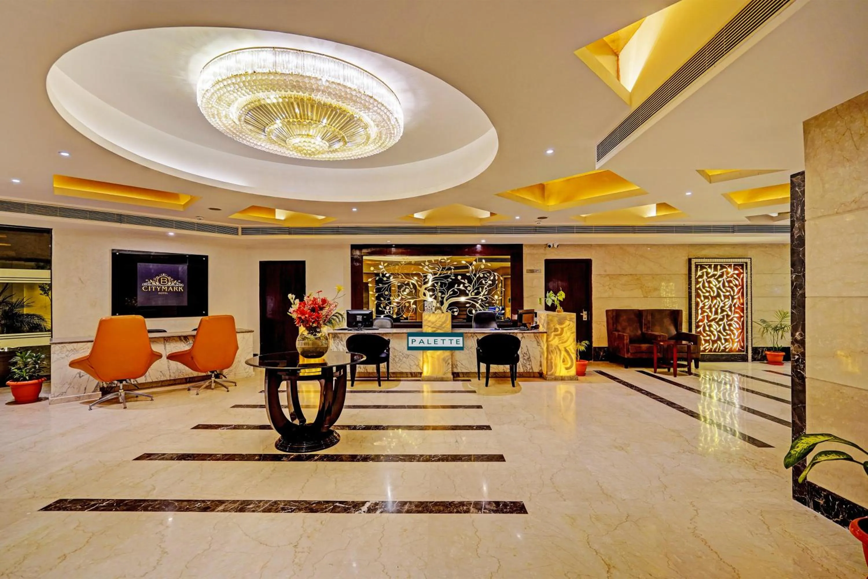 Lobby or reception in Super Townhouse OAK Hotel City Mark Gurgaon