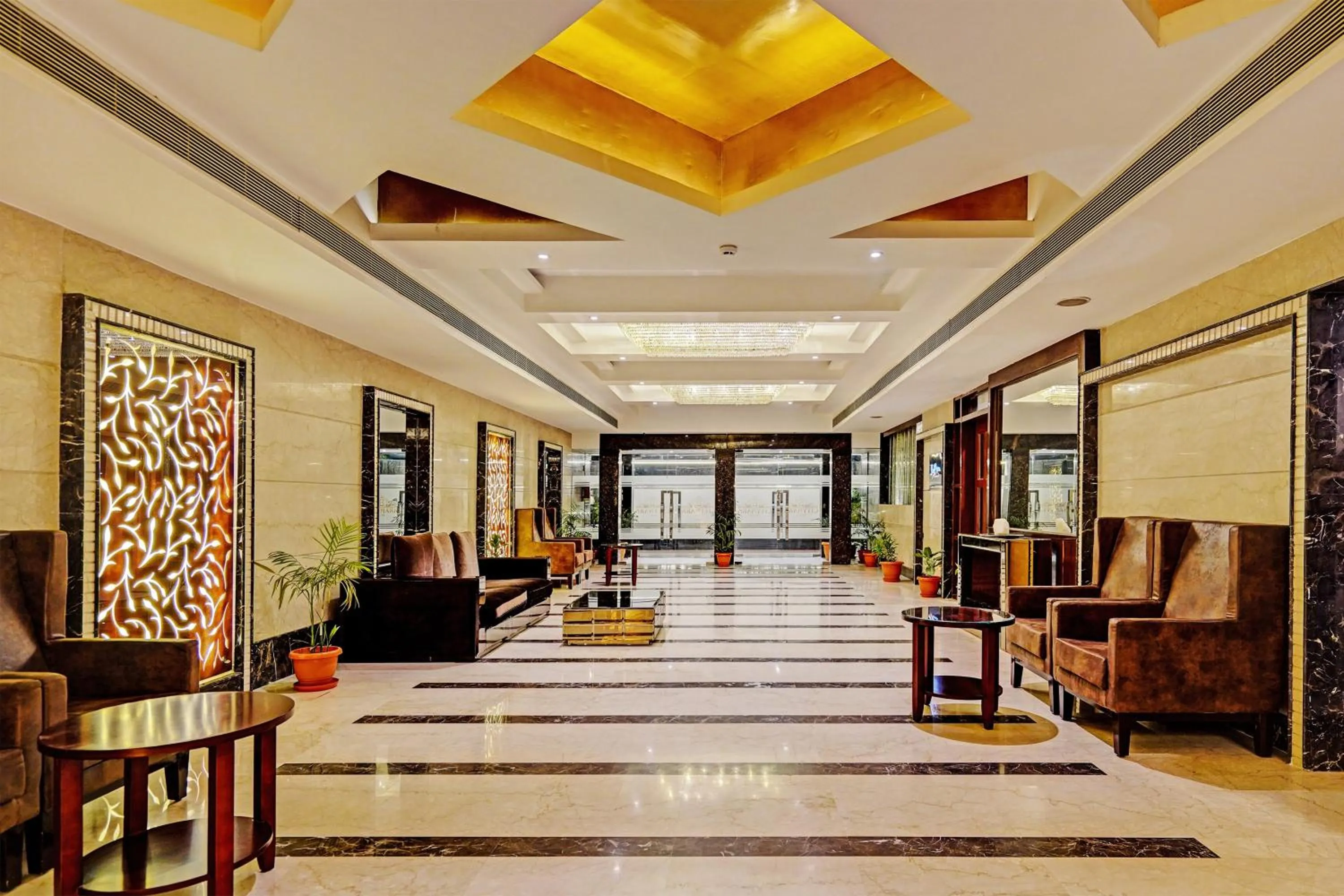 Lobby or reception in Super Townhouse OAK Hotel City Mark Gurgaon
