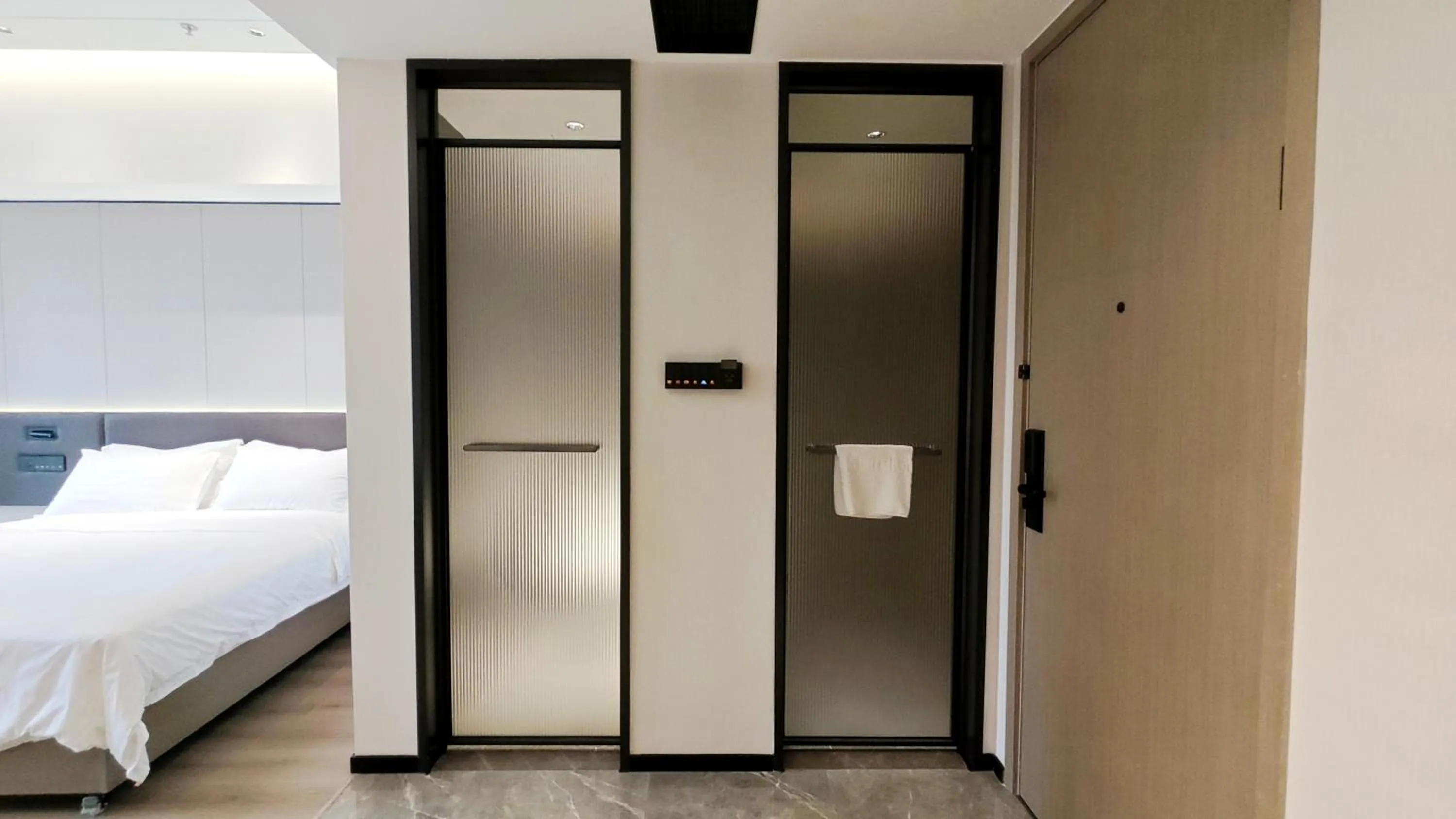 Toilet, Bed in Haisi Boya International Hotel