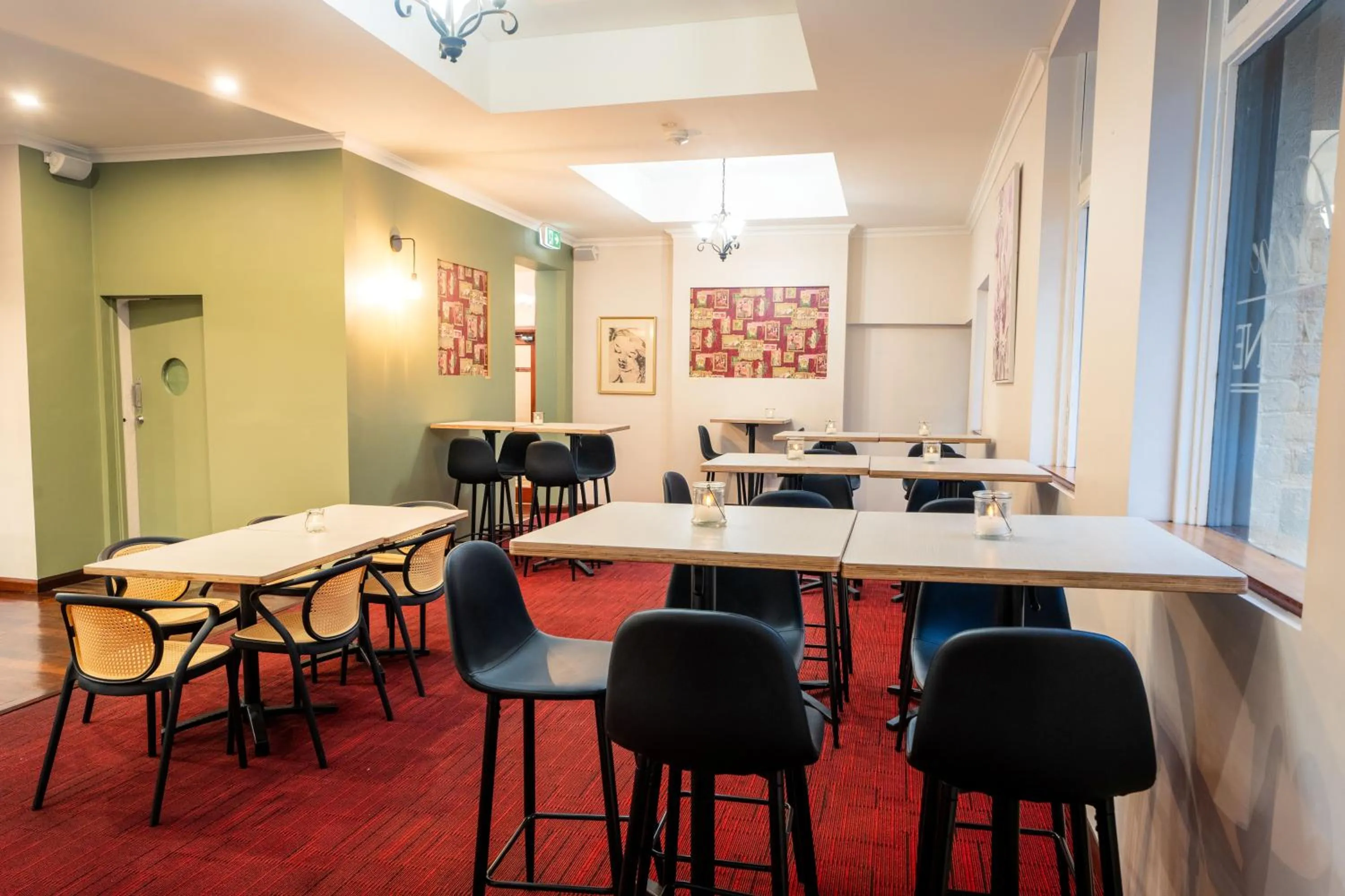 Restaurant/places to eat in The Burlington Hotel