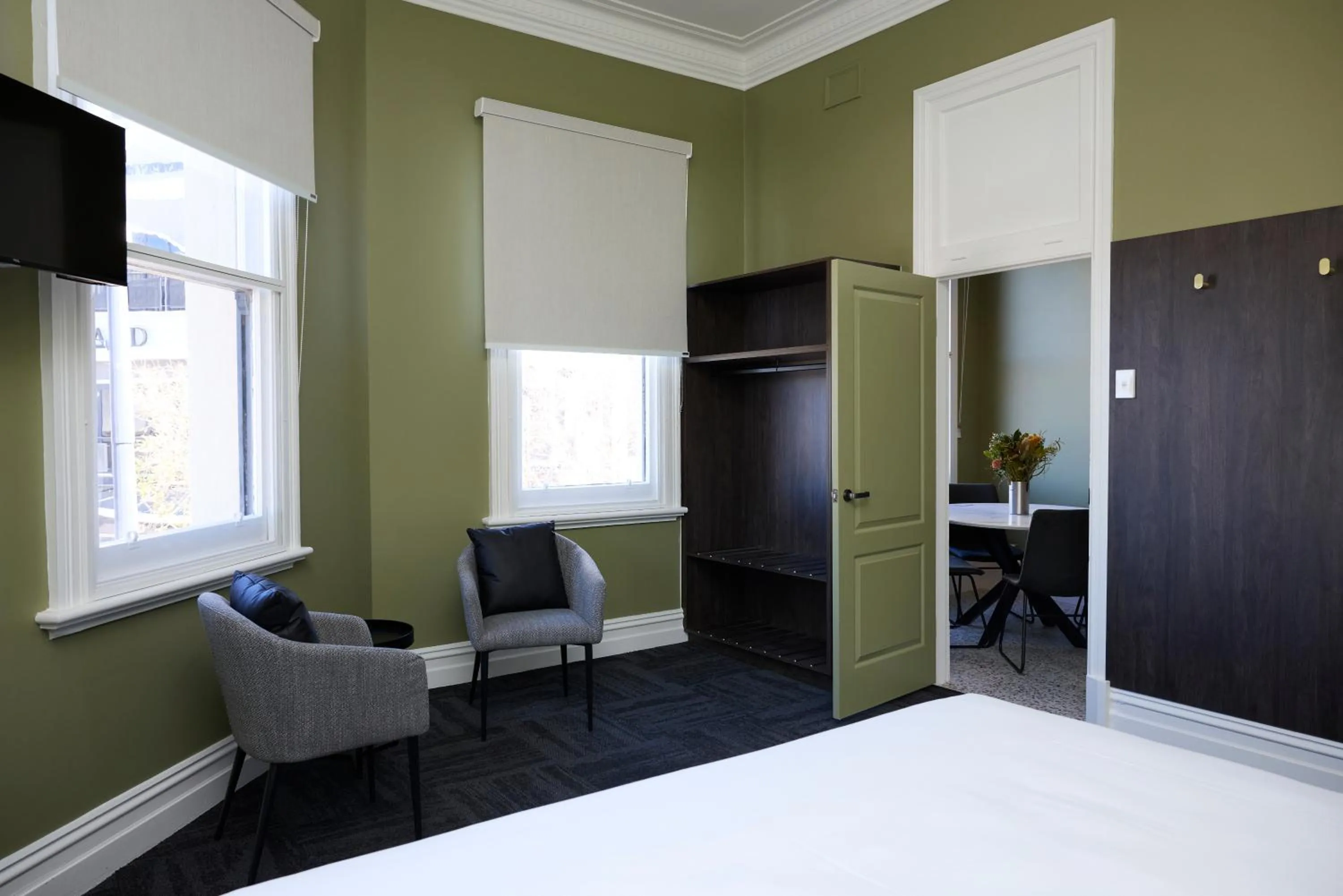 Property building, Bed in The Burlington Hotel