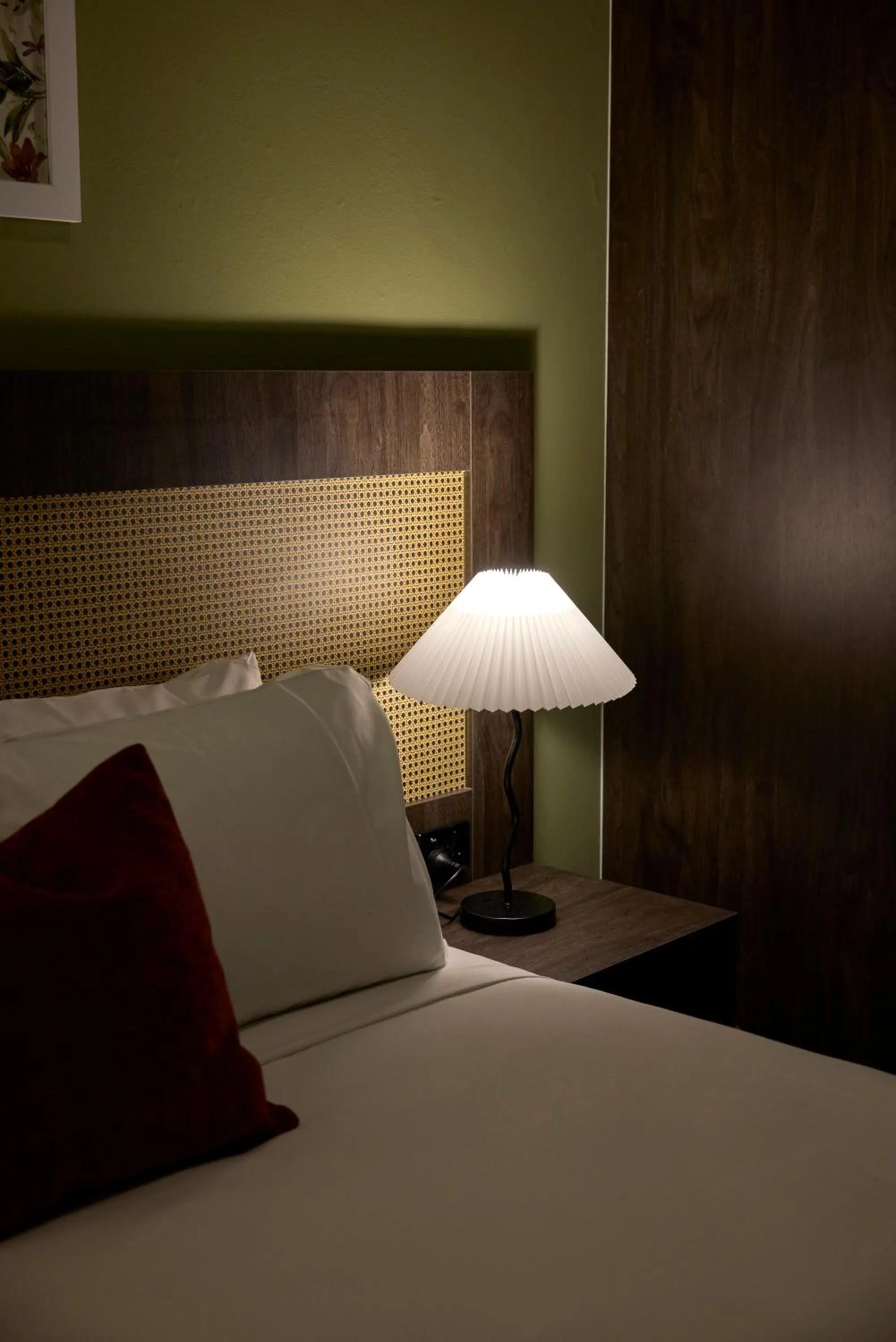 Property building, Bed in The Burlington Hotel