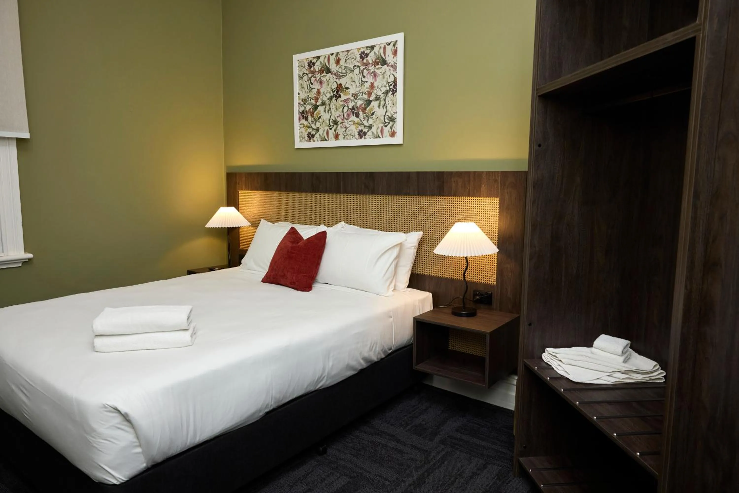 Property building, Bed in The Burlington Hotel