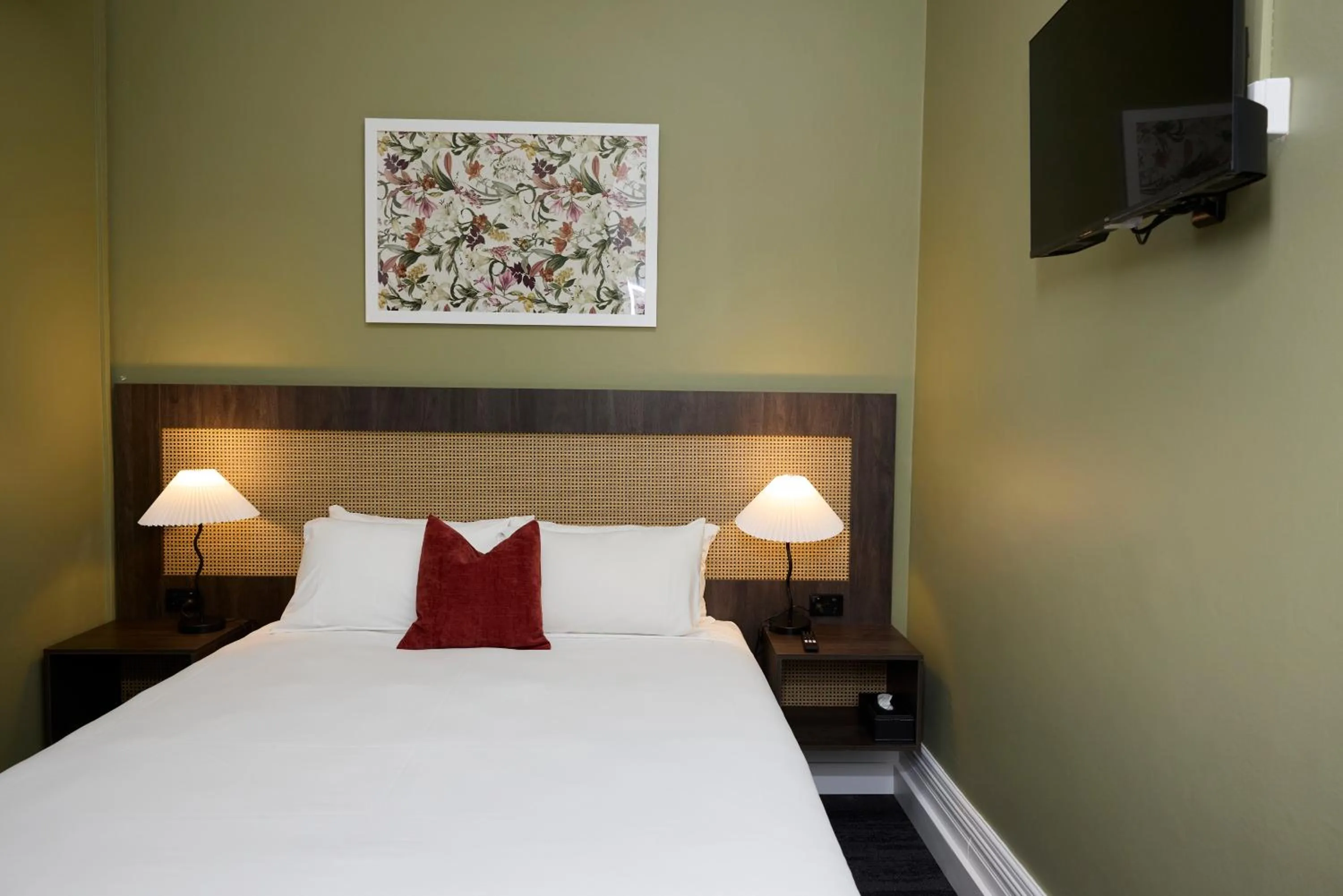 Property building, Bed in The Burlington Hotel