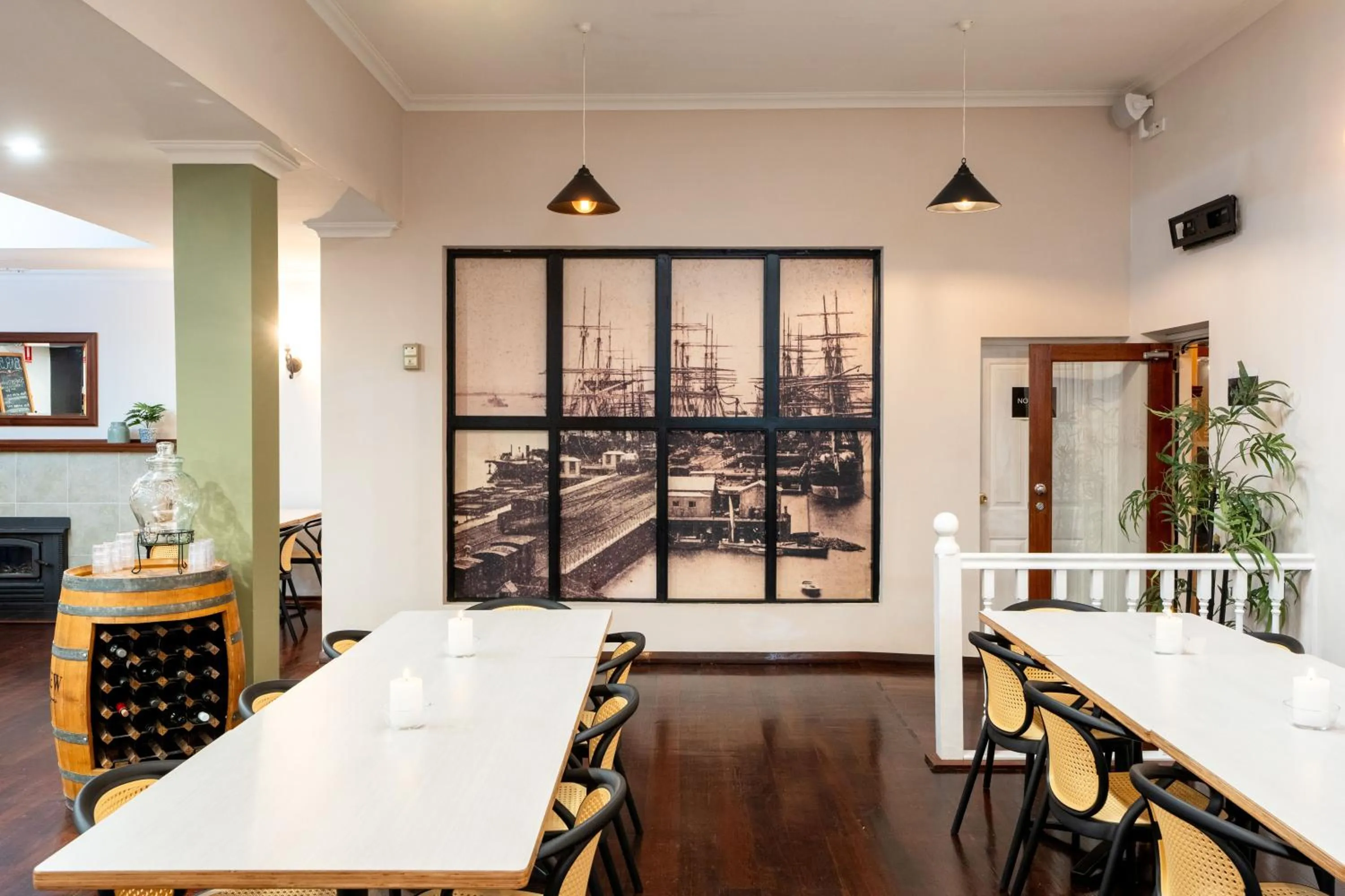 Restaurant/places to eat in The Burlington Hotel