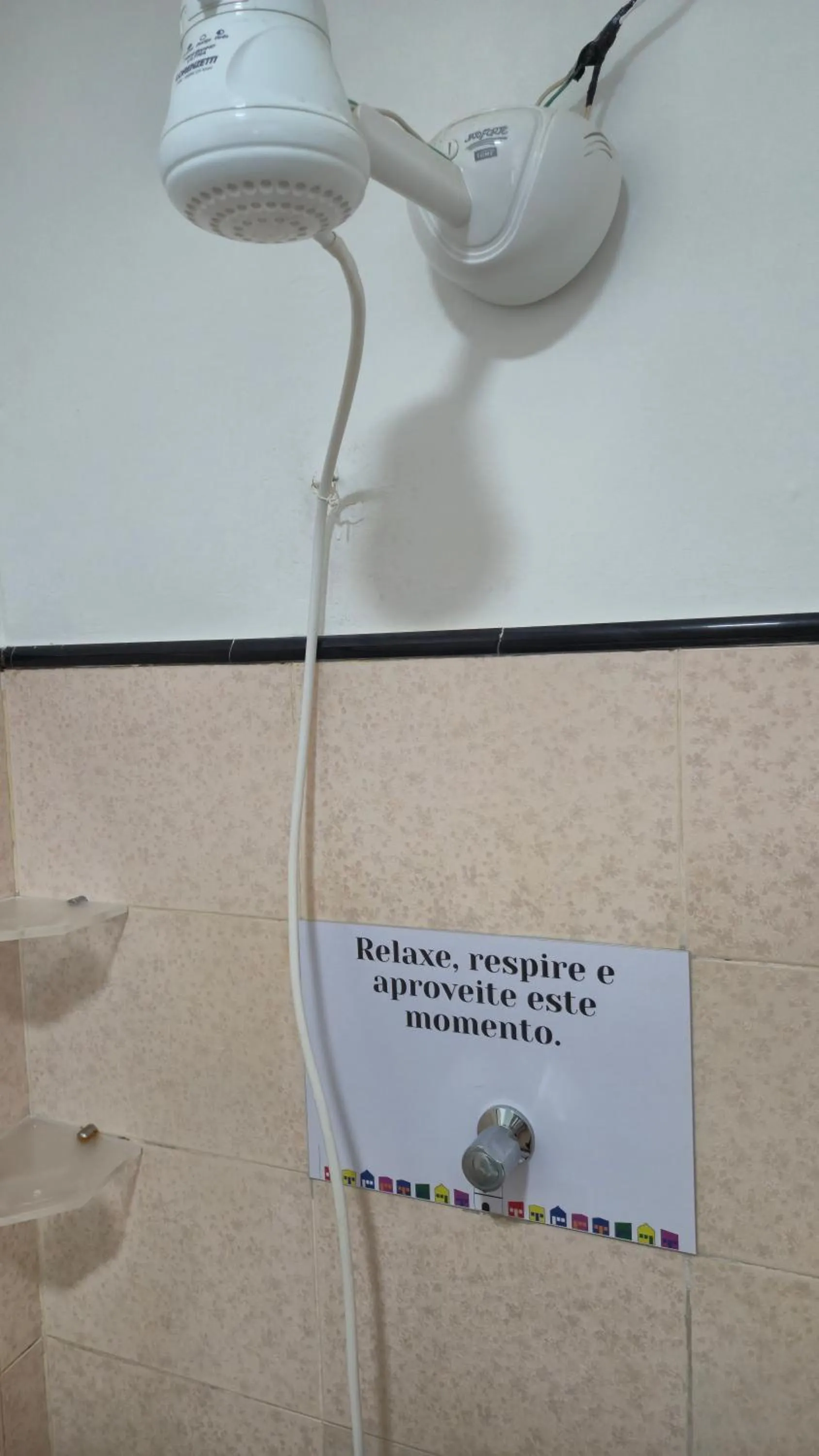 Shower in Magia D'ajuda Hospedagem - Centrinho, próximo à Mucugê