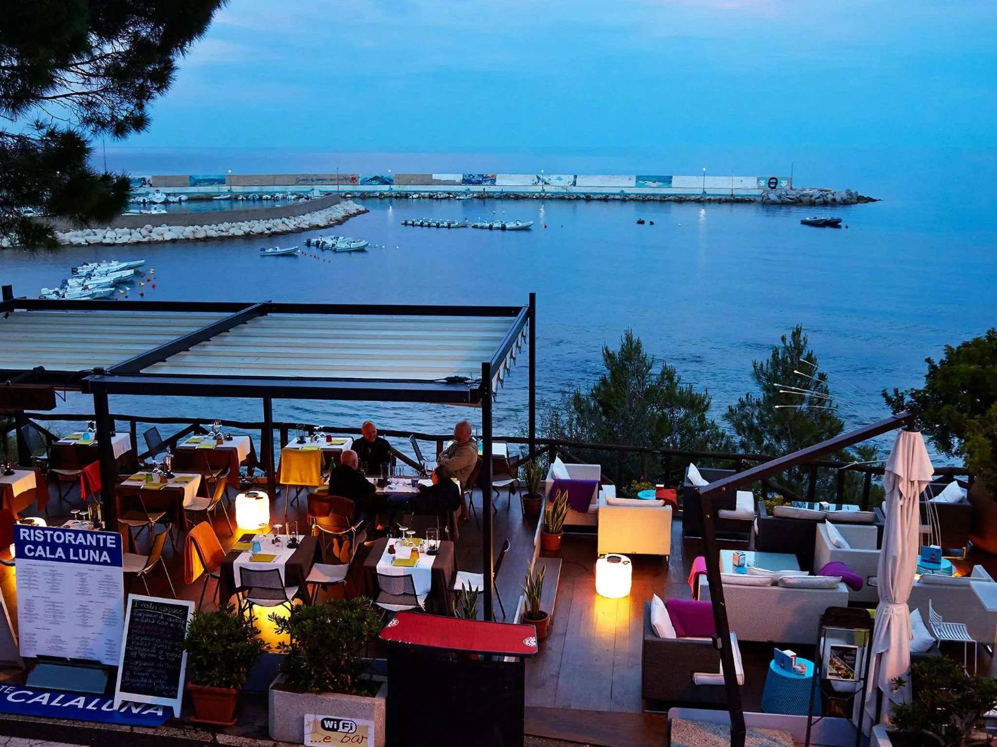 Restaurant/places to eat in Hotel Cala Luna