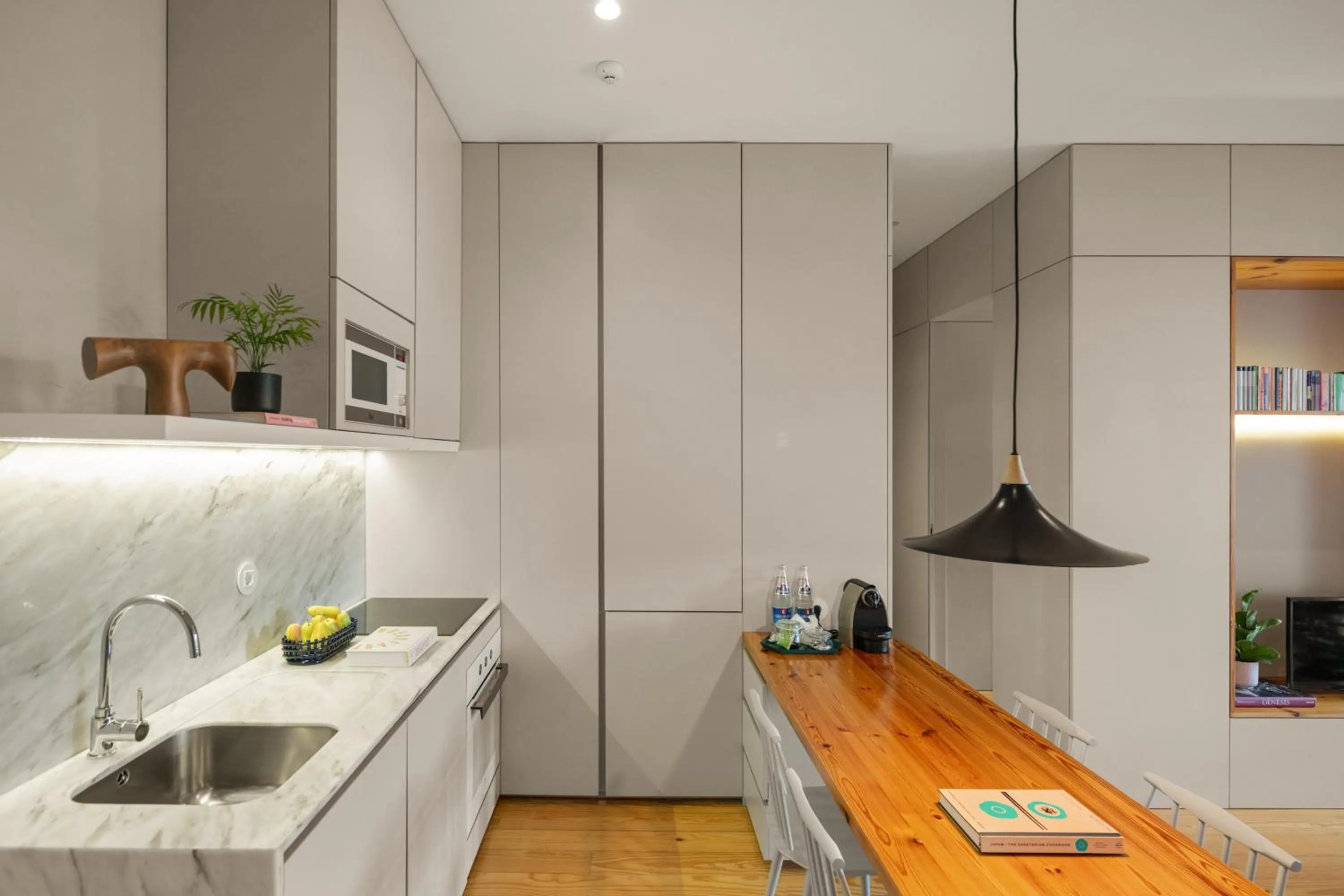 Kitchen or kitchenette in Baumhaus Serviced Living - Art & Design Apartments