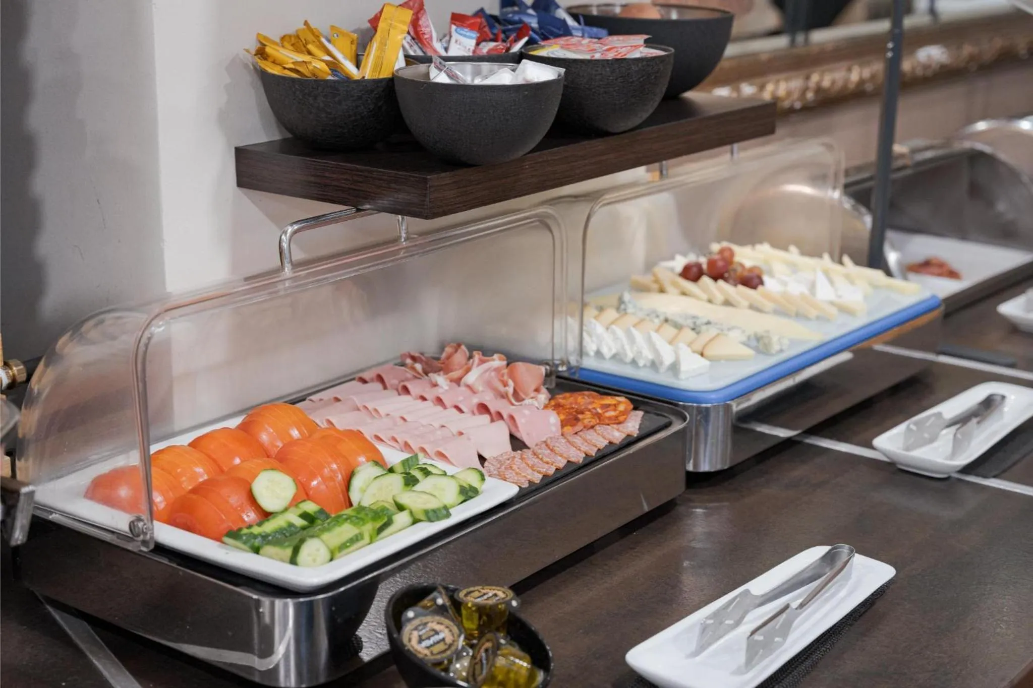 Food and drinks in Acropolis Select