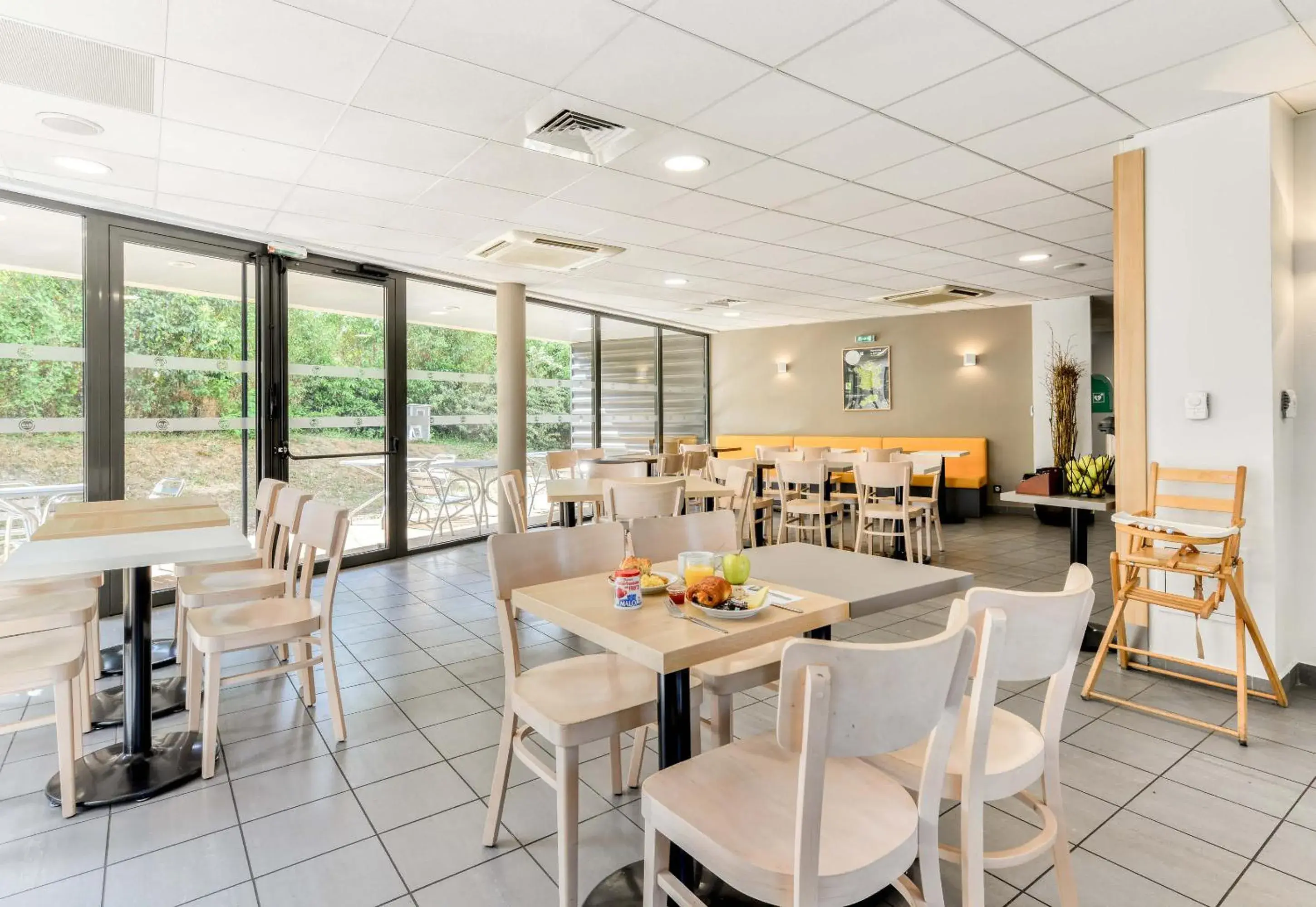 Restaurant/places to eat in B&B HOTEL Montpellier Centre Le Millénaire Restaurant/places to eat in B&B HOTEL Montpellier Centre Le Millénaire