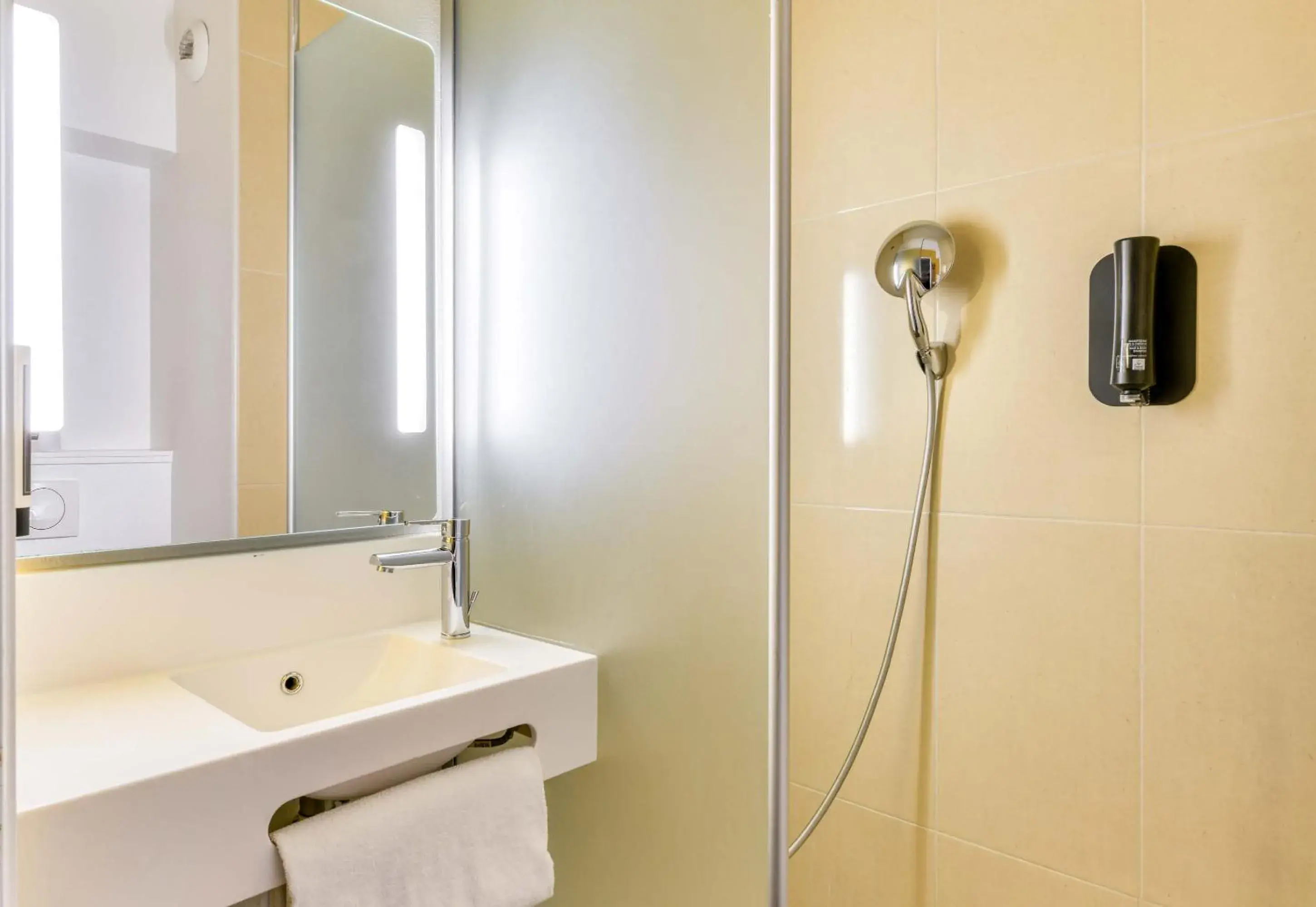 Bathroom in B&B HOTEL Montpellier Centre Le Millénaire Bathroom in B&B HOTEL Montpellier Centre Le Millénaire