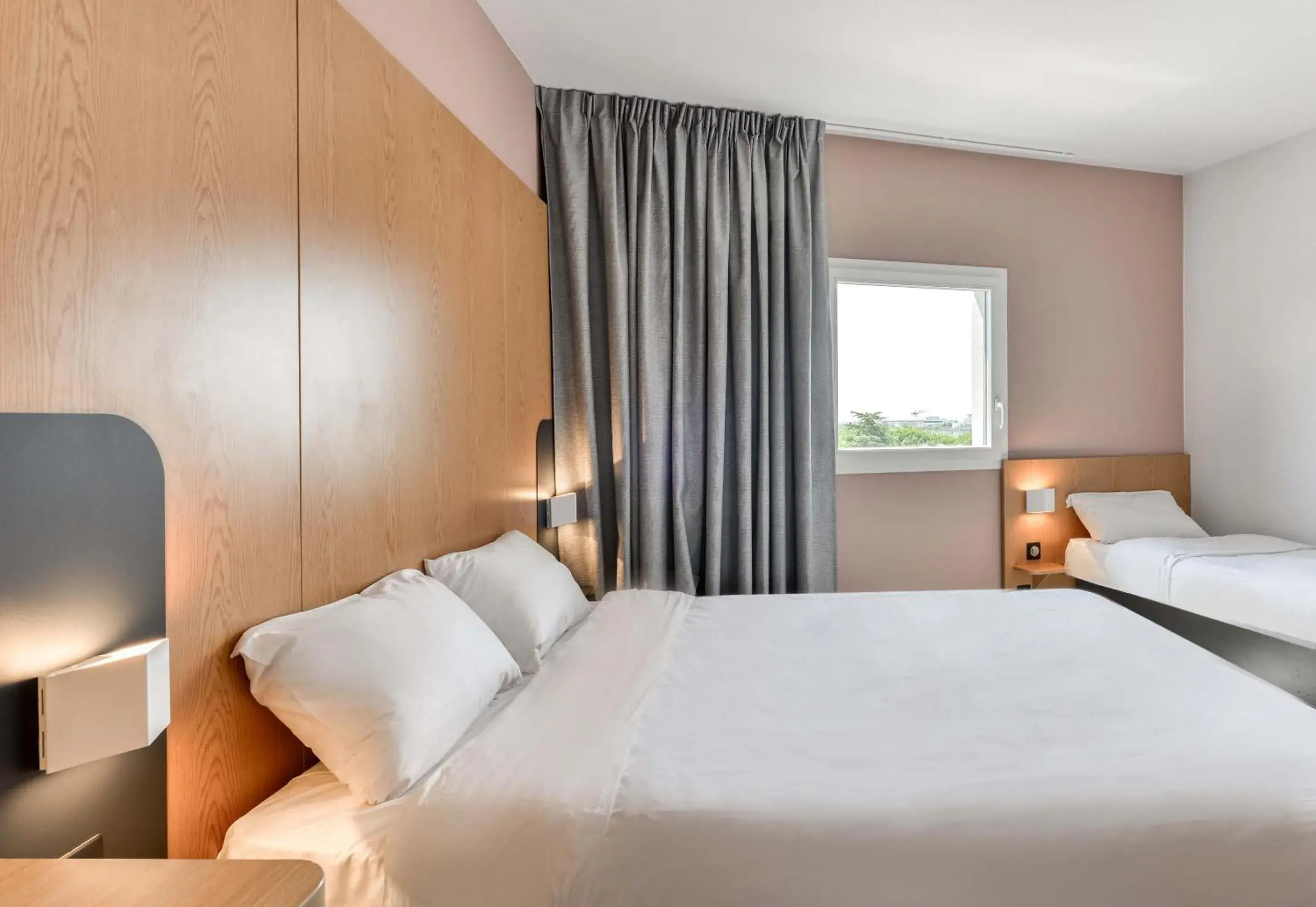 Triple Room - Disability Access in B&B HOTEL Montpellier Centre Le Millénaire Triple Room - Disability Access in B&B HOTEL Montpellier Centre Le Millénaire