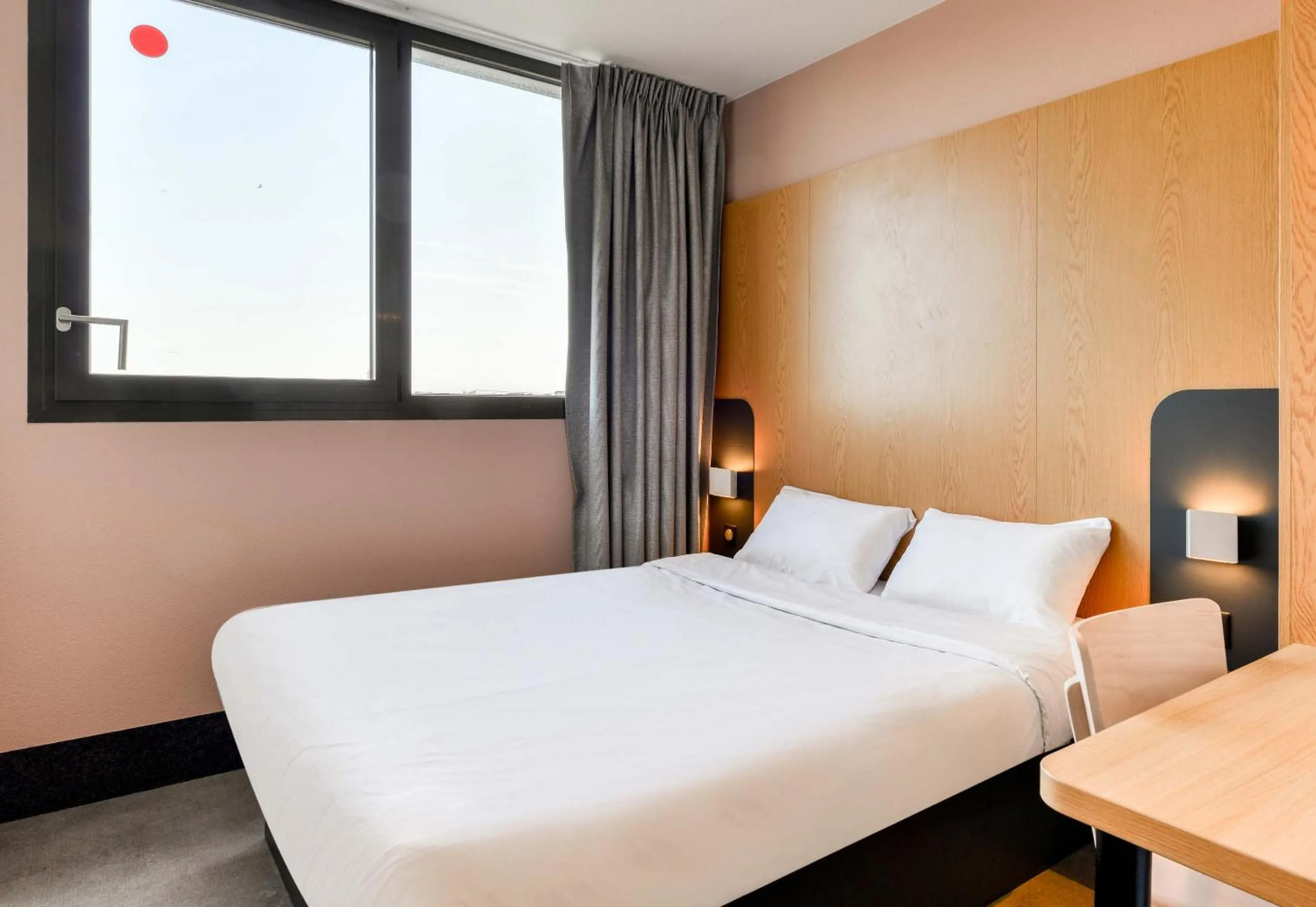 Bedroom, Bed in B&B HOTEL Montpellier Centre Le Millénaire