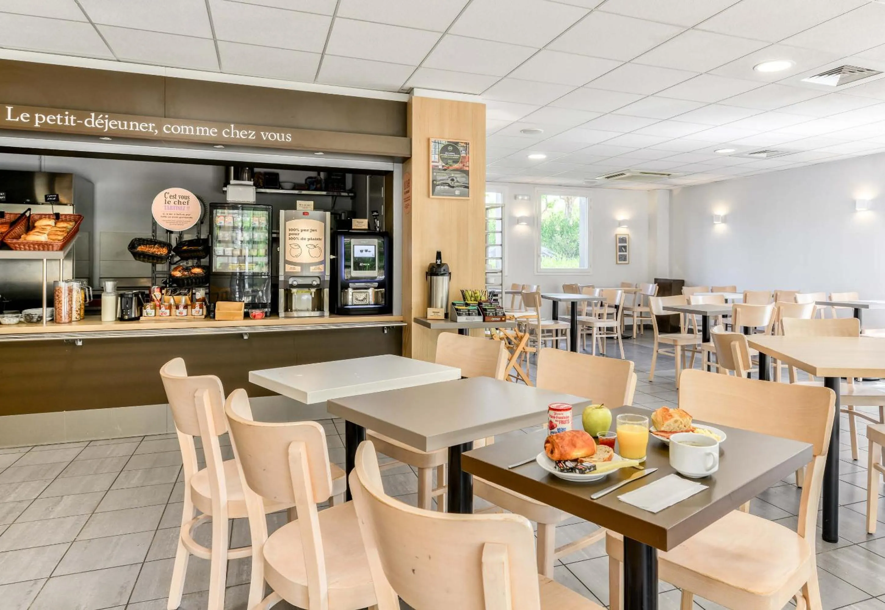 Restaurant/places to eat in B&B HOTEL Montpellier Centre Le Millénaire