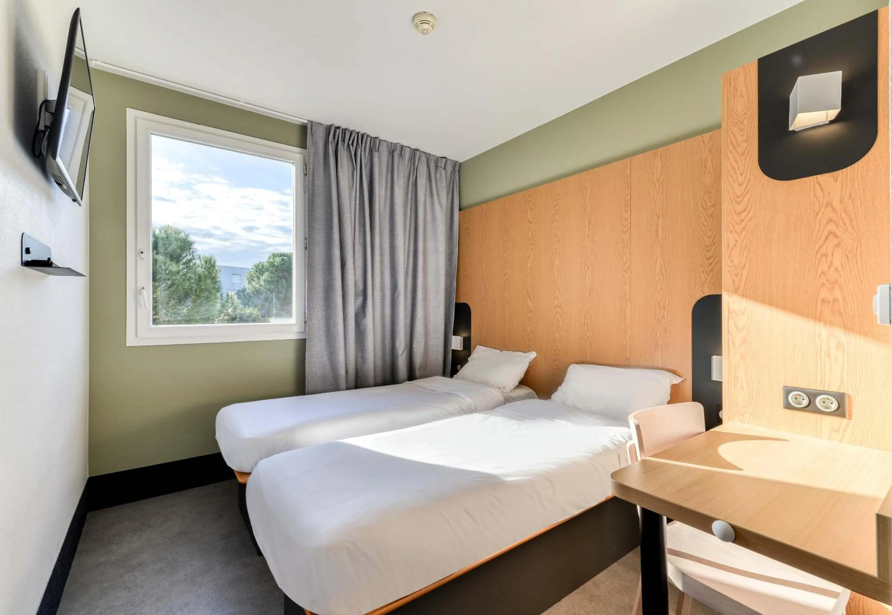 Bedroom, Bed in B&B HOTEL Montpellier Centre Le Millénaire