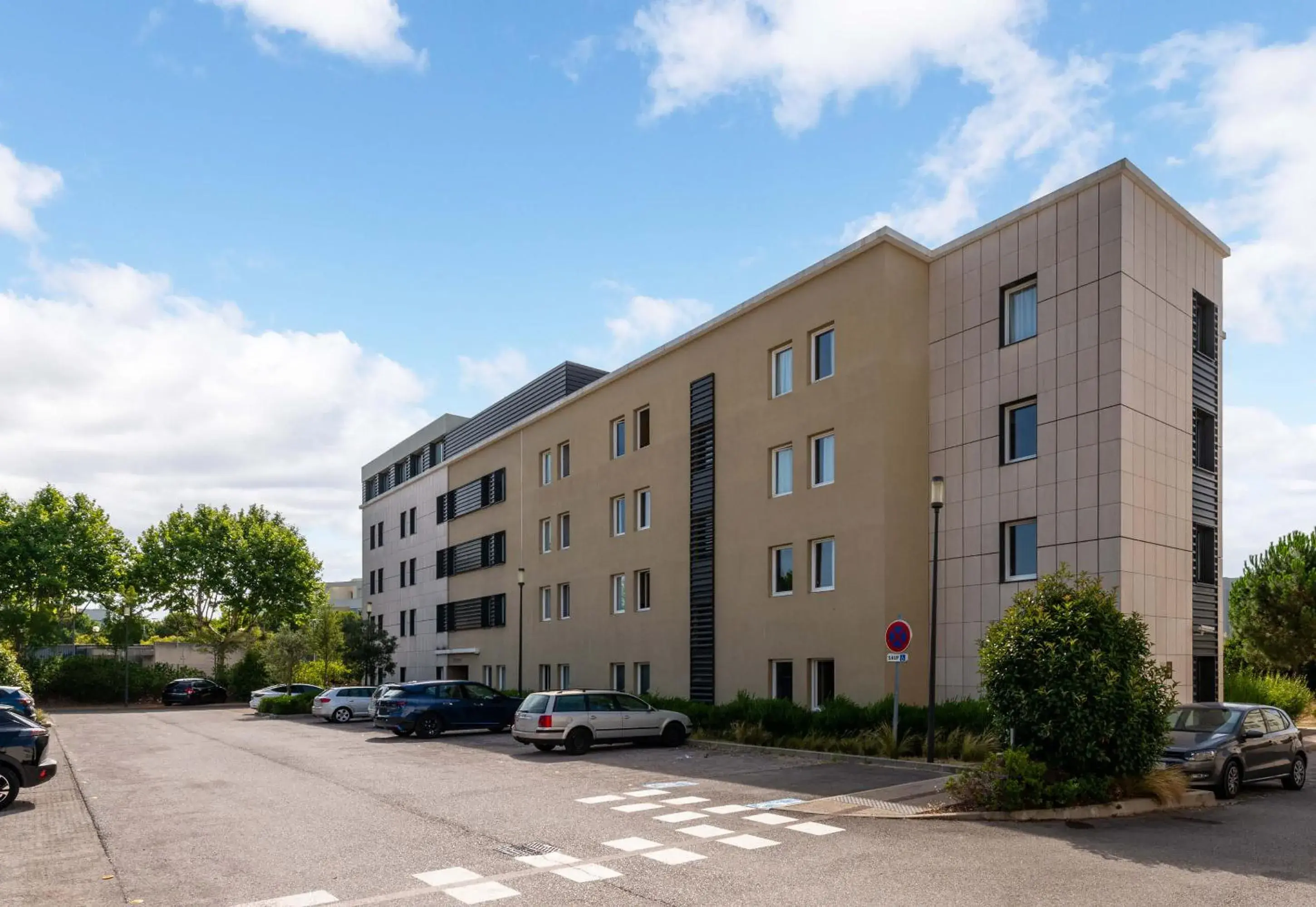 Property building in B&B HOTEL Montpellier Centre Le Millénaire Property building in B&B HOTEL Montpellier Centre Le Millénaire