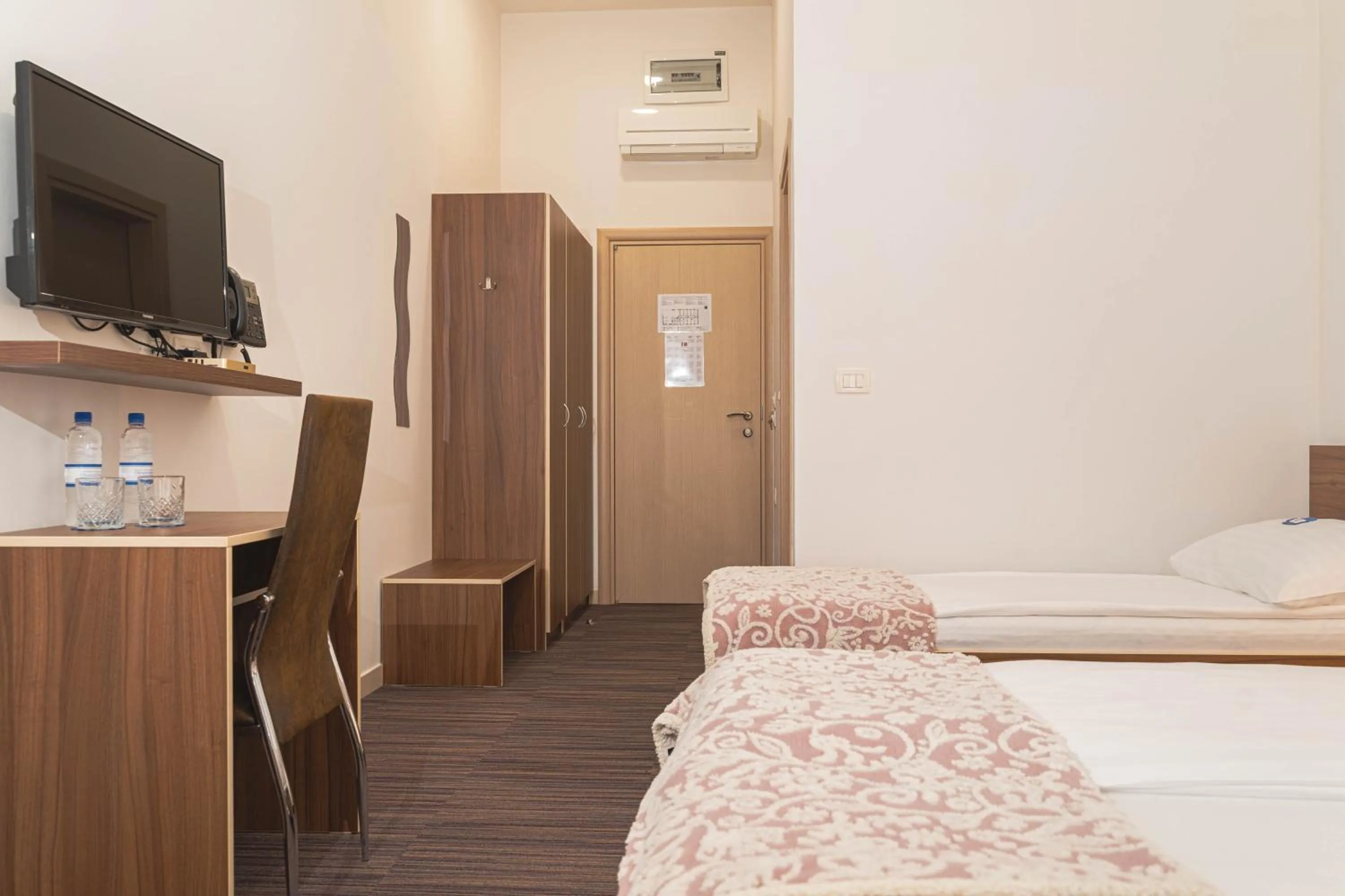 TV and multimedia, Bed in Hotel Lavender - Oleander Resort