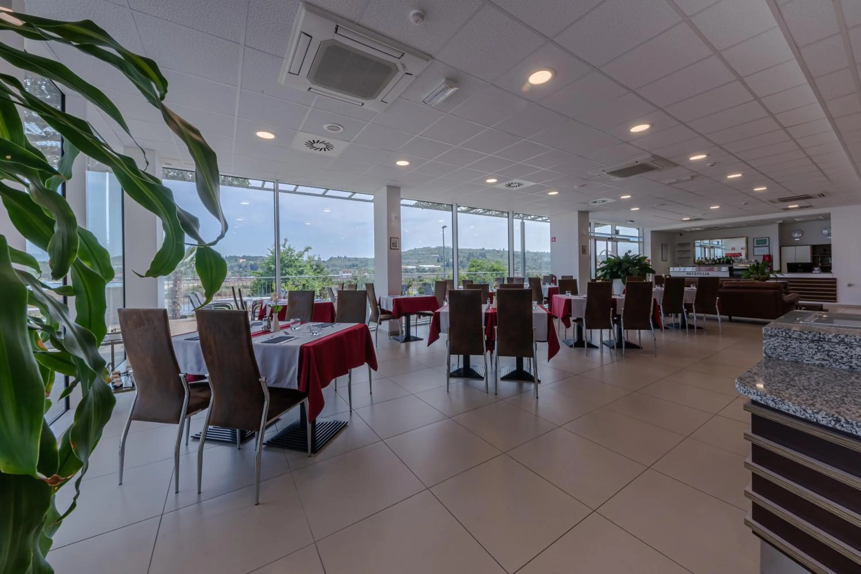 Restaurant/places to eat in Hotel Lavender - Oleander Resort