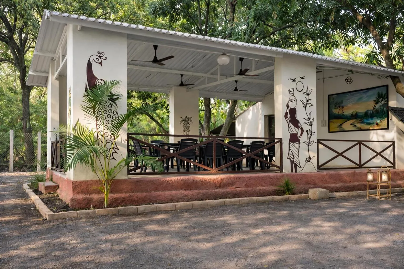 Restaurant/places to eat in The Wilds Villa Gir Jungle Stay with Swimming Pool