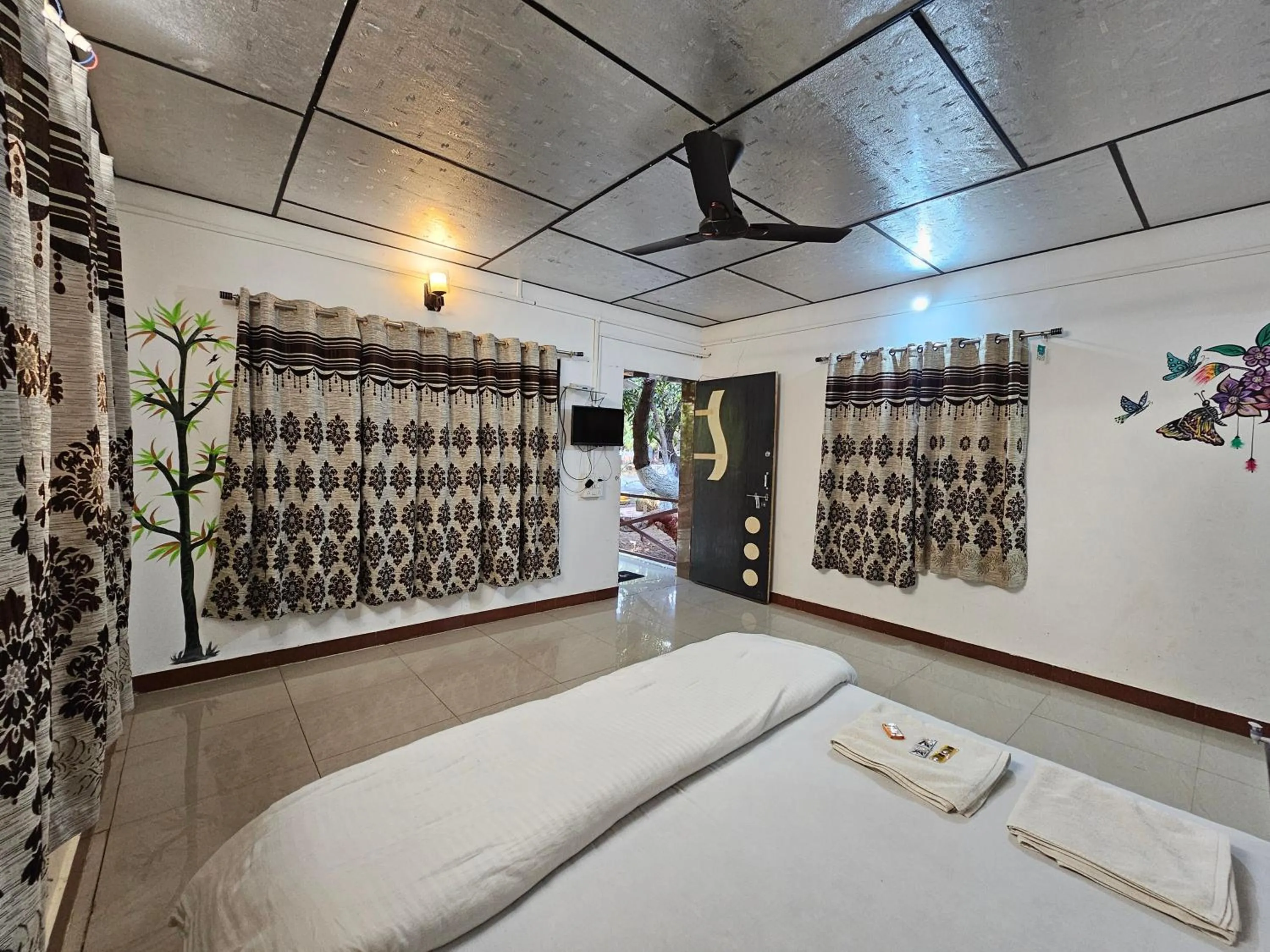 Bed in The Wilds Villa Gir Jungle Stay with Swimming Pool