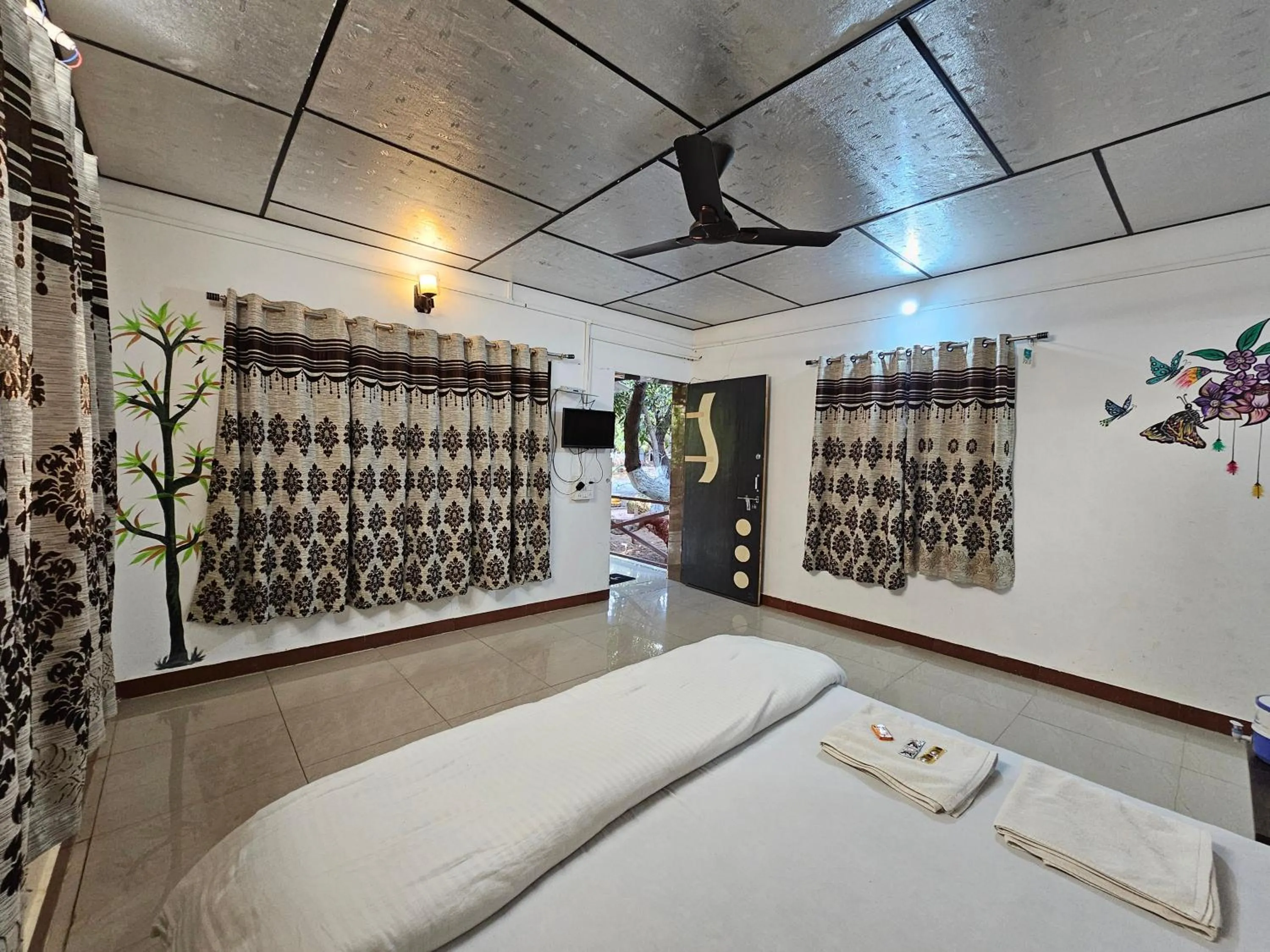 Bed in The Wilds Villa Gir Jungle Stay with Swimming Pool