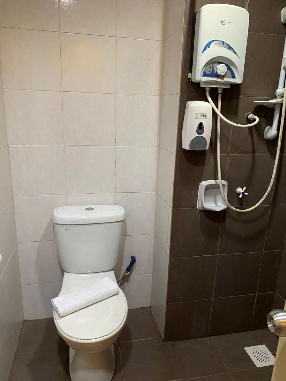 Shower in Hotel Sayang