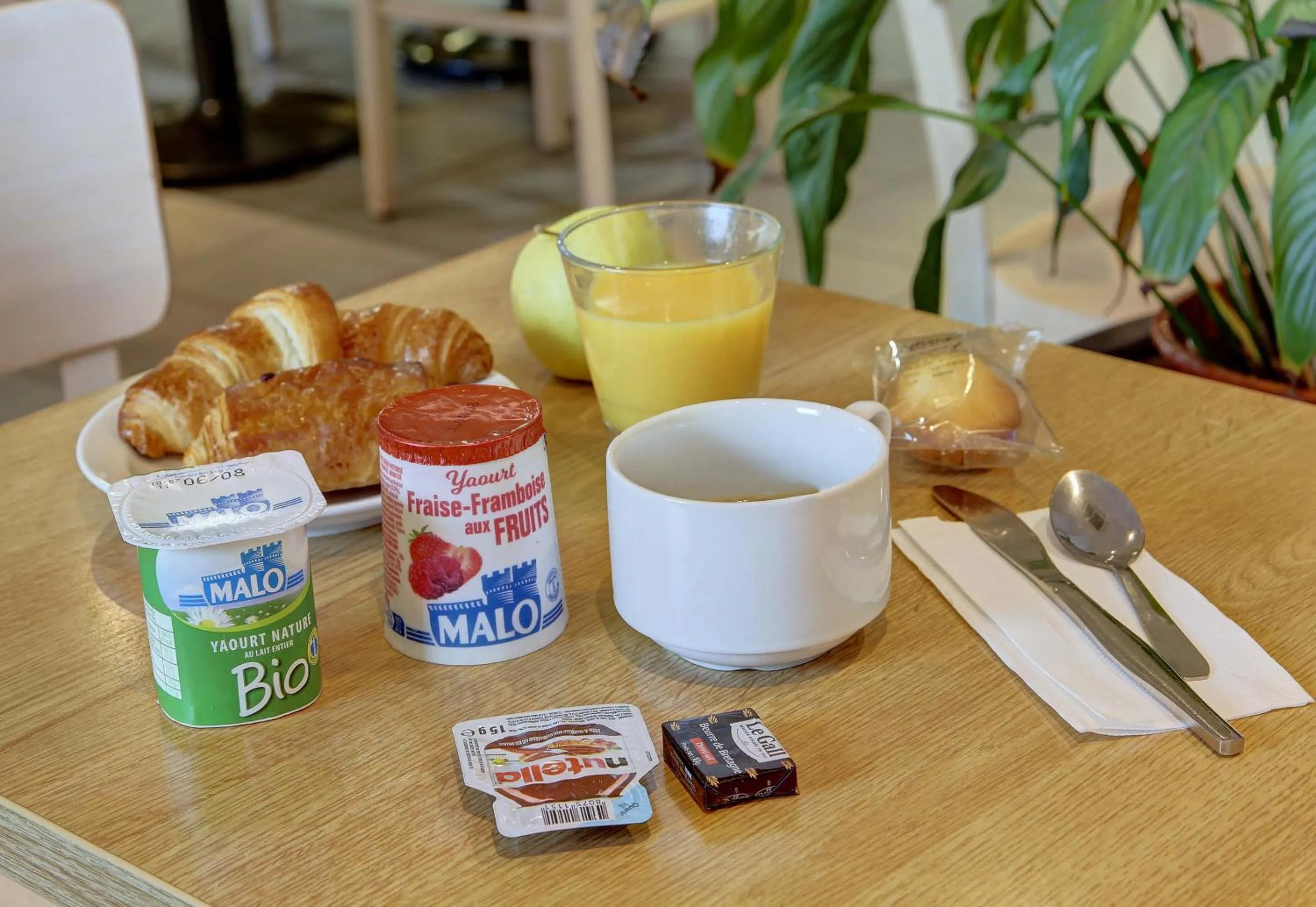 Breakfast in B&B HOTEL Reims Centre Gare