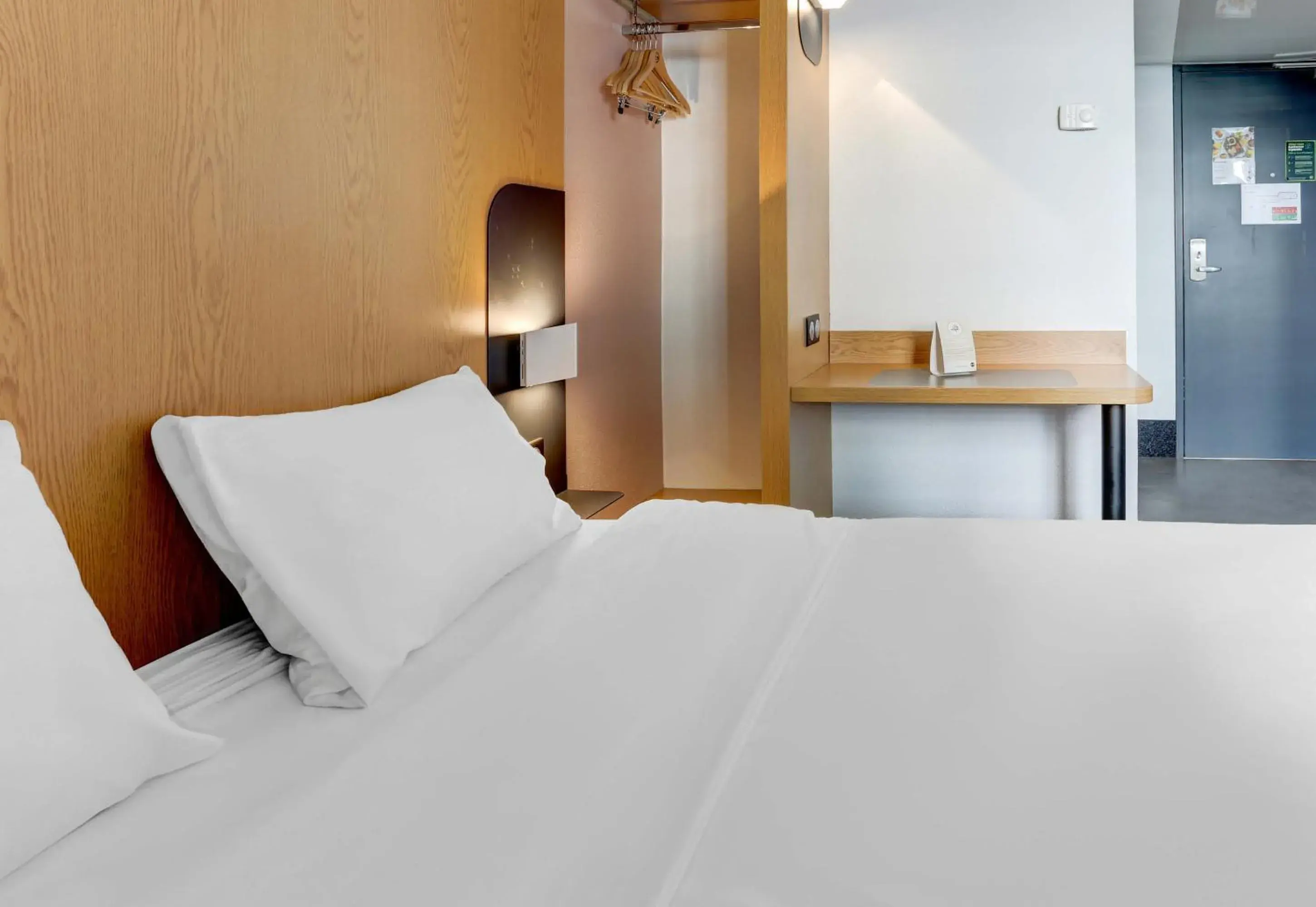 Double Room in B&B HOTEL Reims Centre Gare Double Room in B&B HOTEL Reims Centre Gare