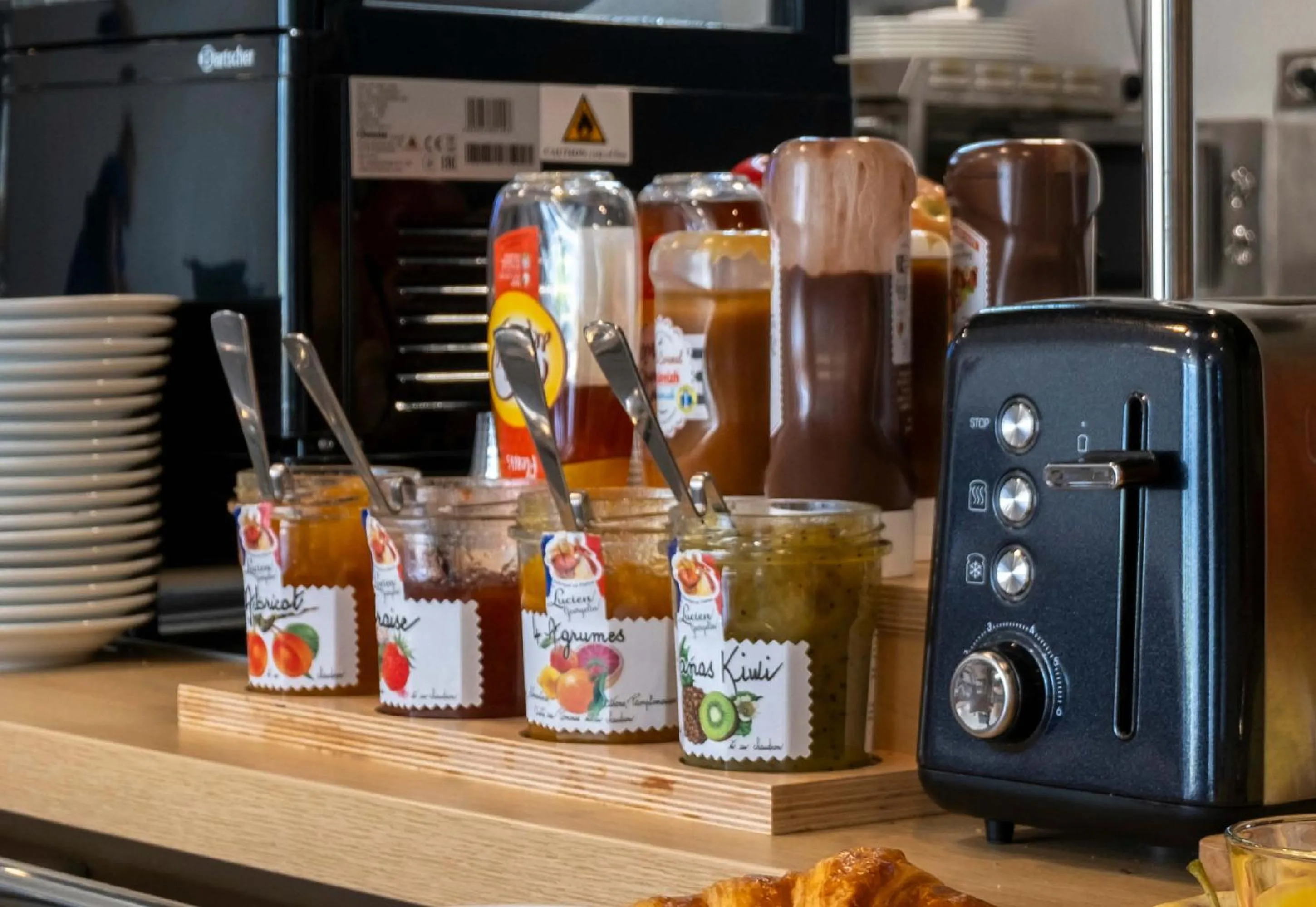 Buffet breakfast in B&B HOTEL Niort Marais Poitevin Est