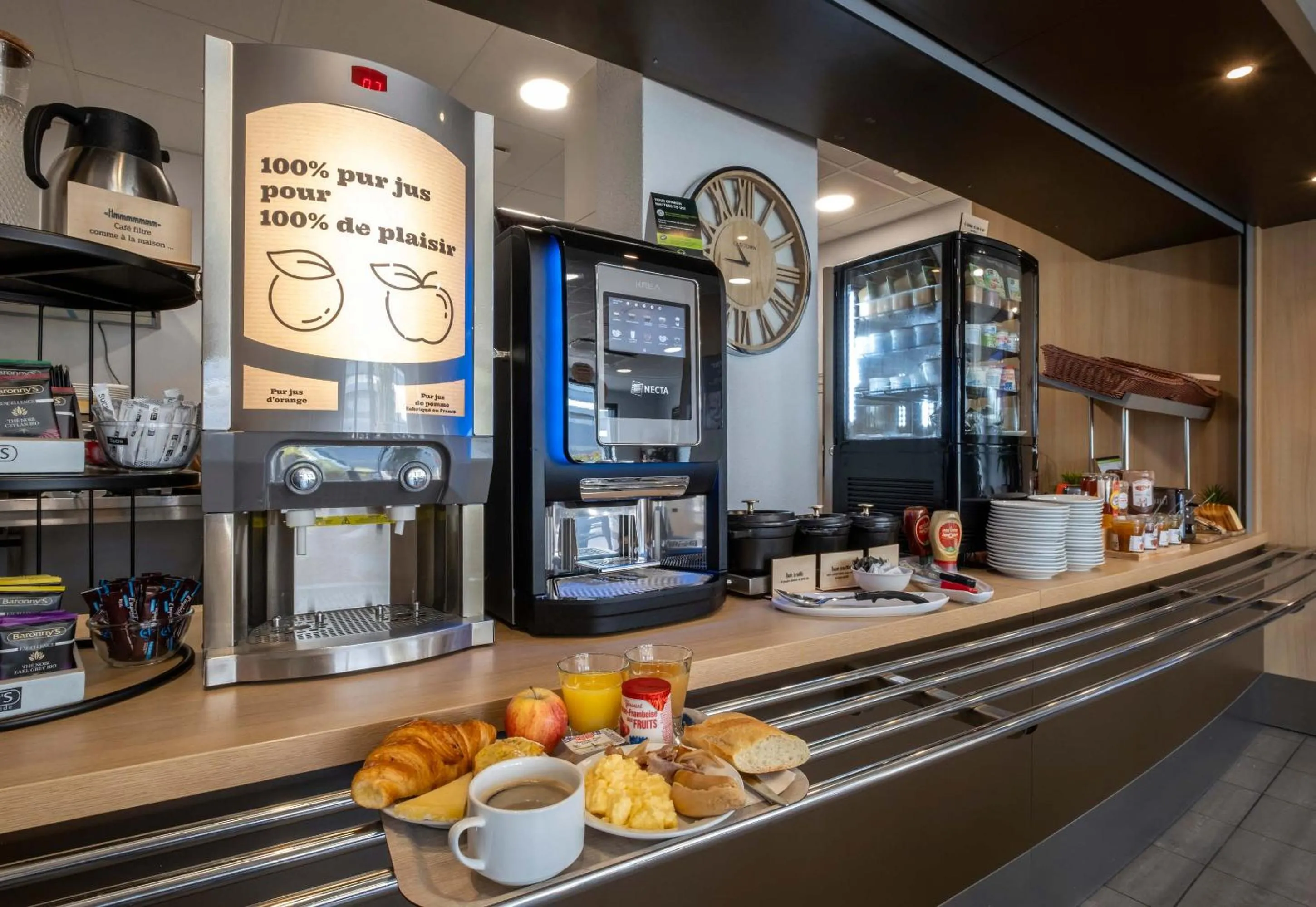 Buffet breakfast in B&B HOTEL Niort Marais Poitevin Est