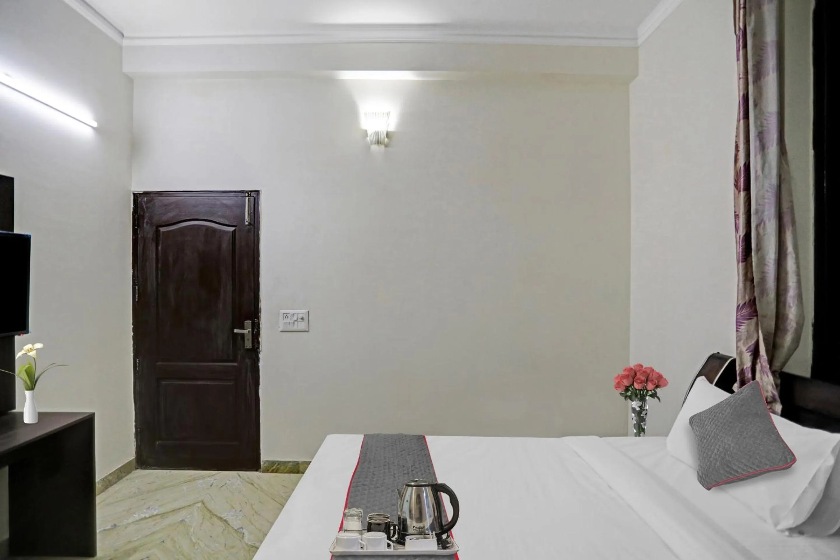 Bed in Townhouse The Premier View Near ISKCON Temple Noida