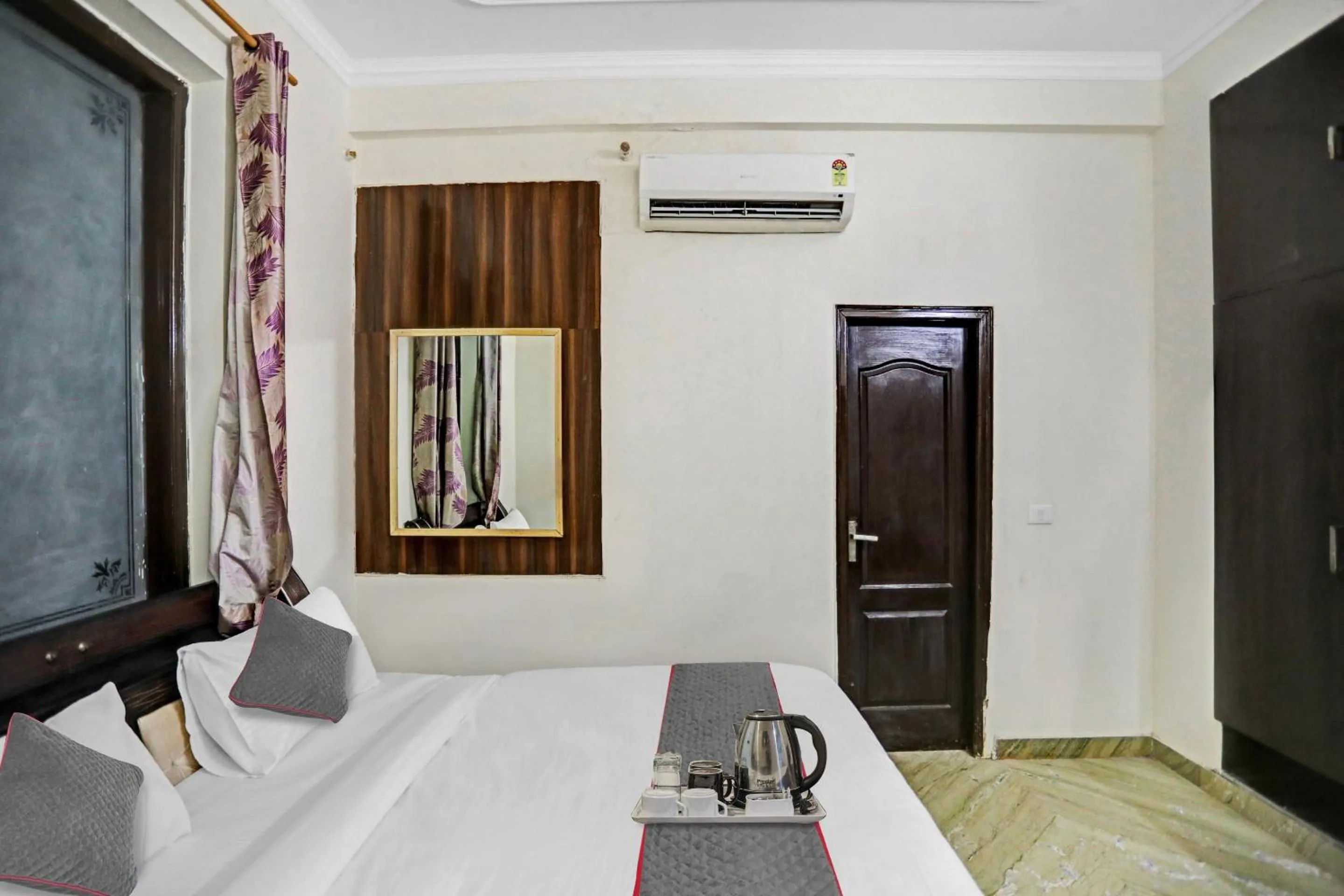 Bed in Townhouse The Premier View Near ISKCON Temple Noida