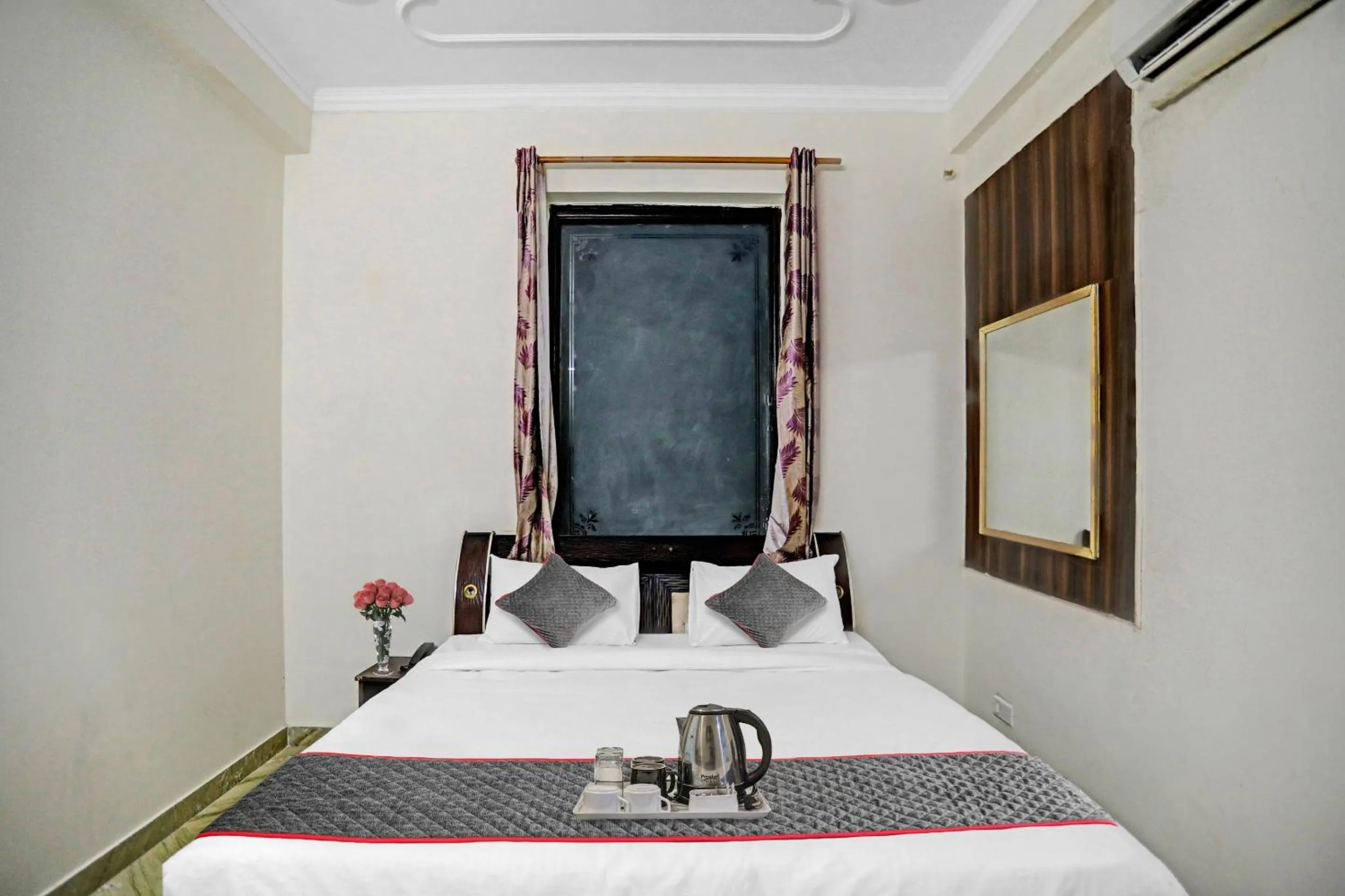 Bed in Townhouse The Premier View Near ISKCON Temple Noida
