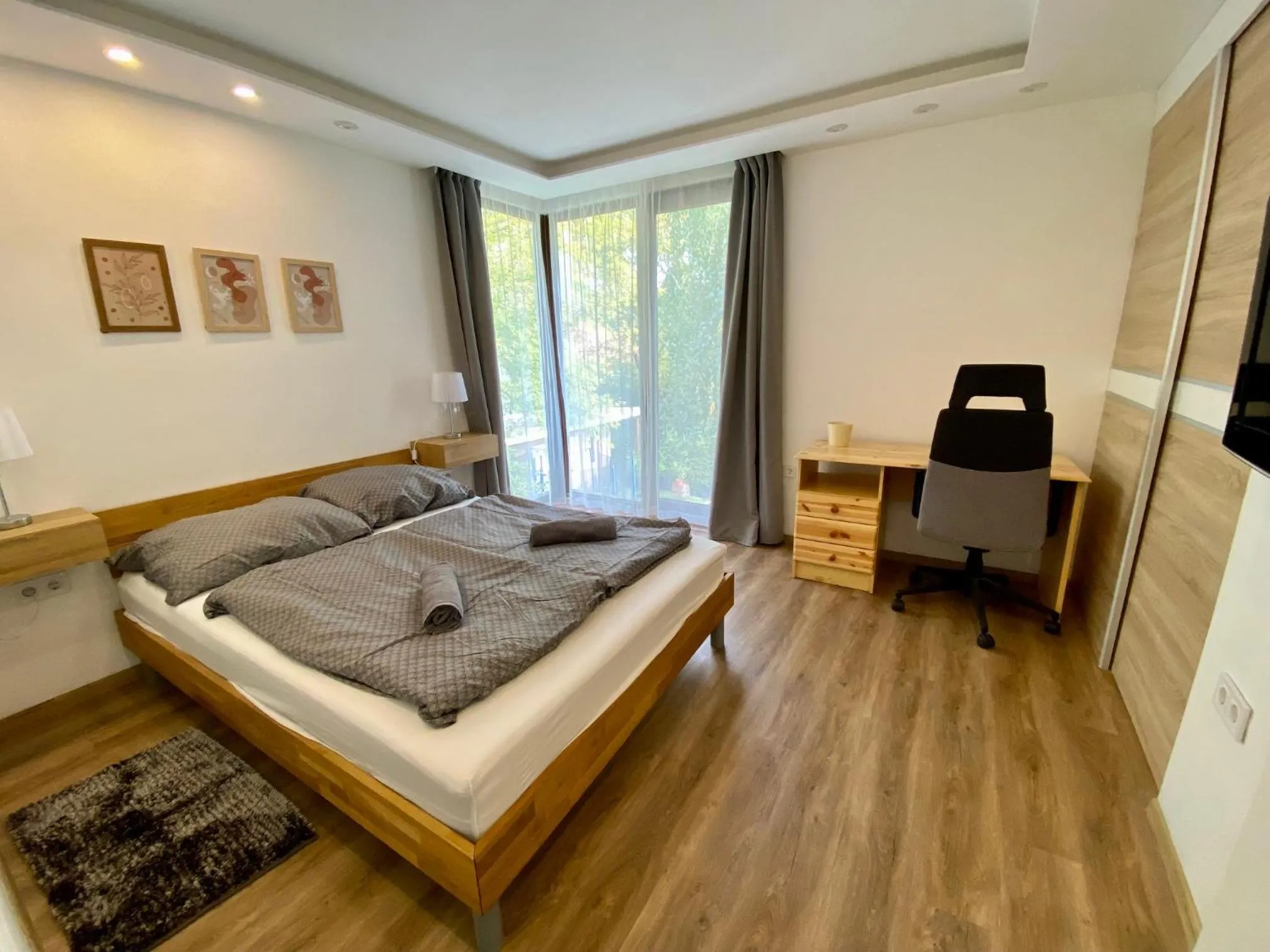 Three-Bedroom Premium Apartment with Balcony in Silver Garden