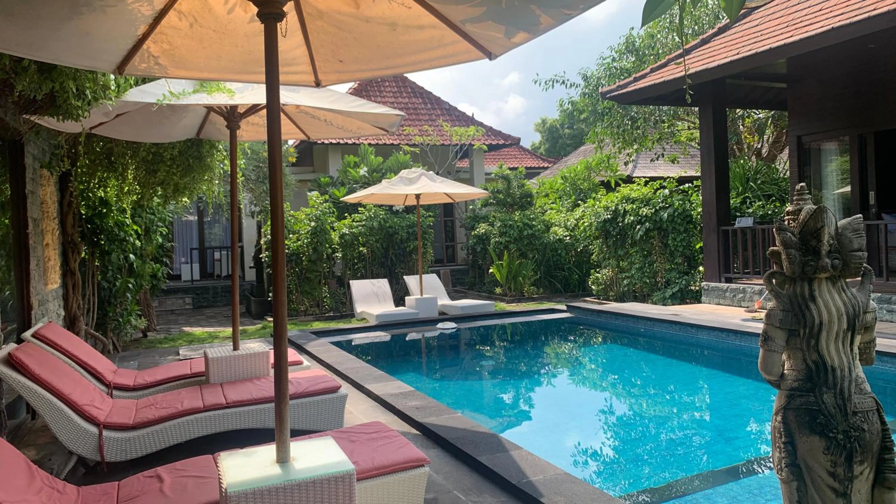 Swimming pool in Bunutbali Villas88