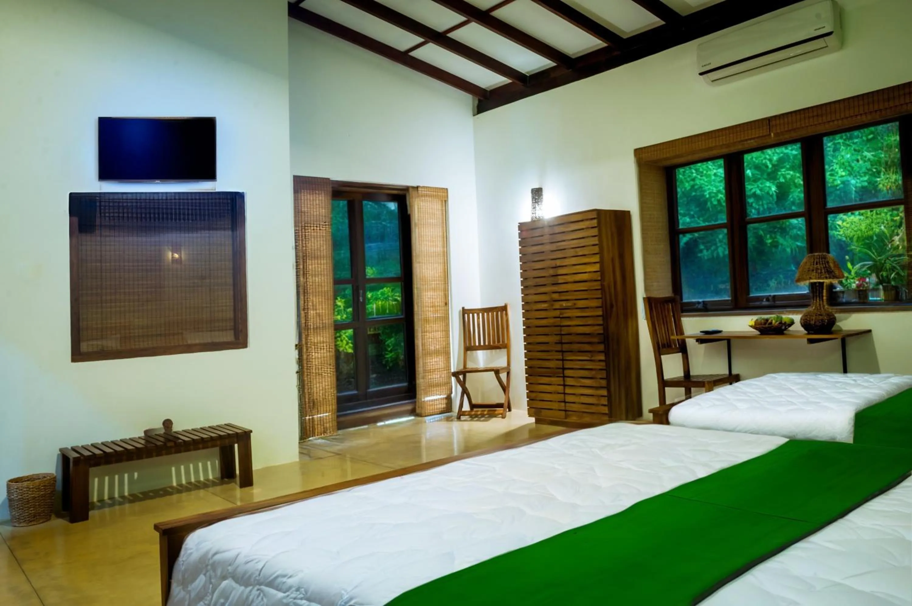 Bedroom, Bed in Garcinia Leaf