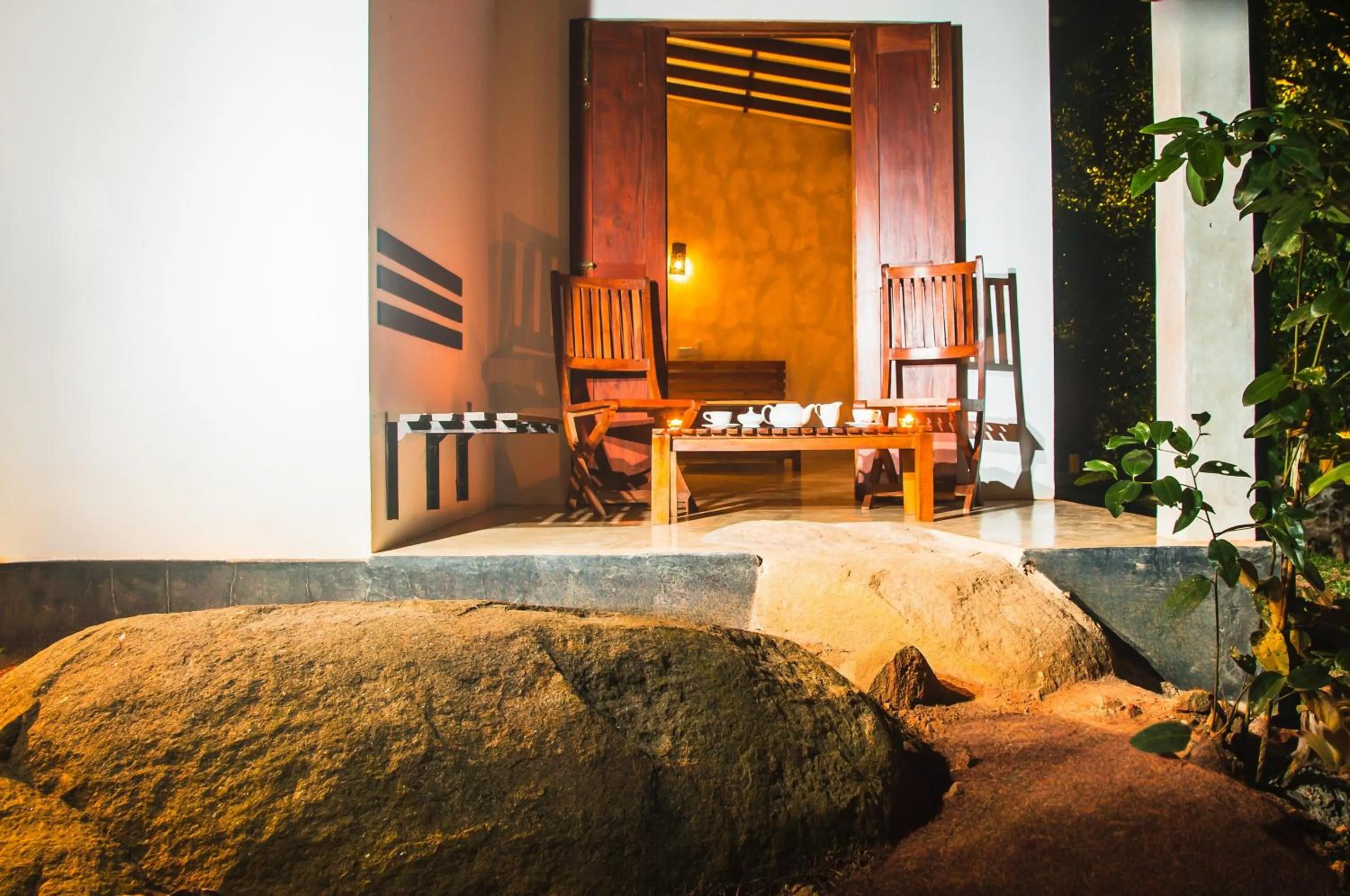 Evening entertainment in Garcinia Leaf