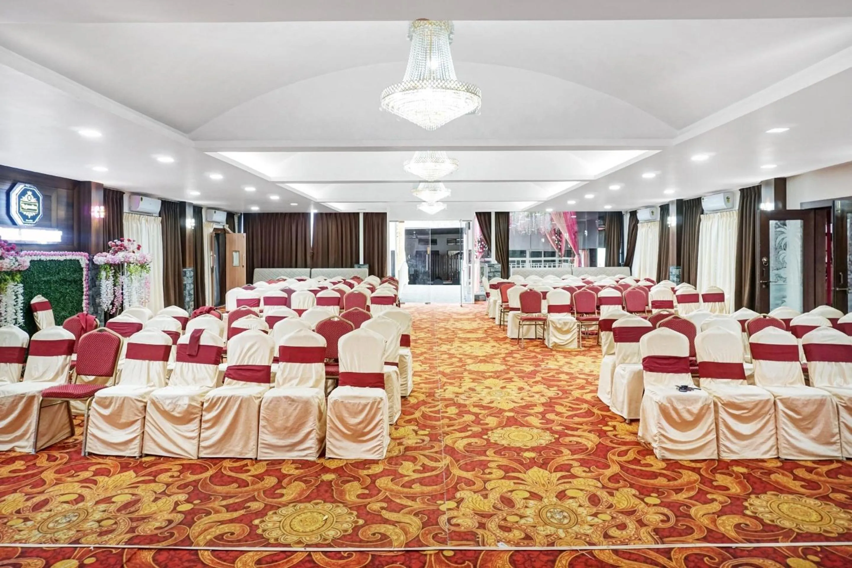 Super Townhouse OAK Hotel Rajmudra