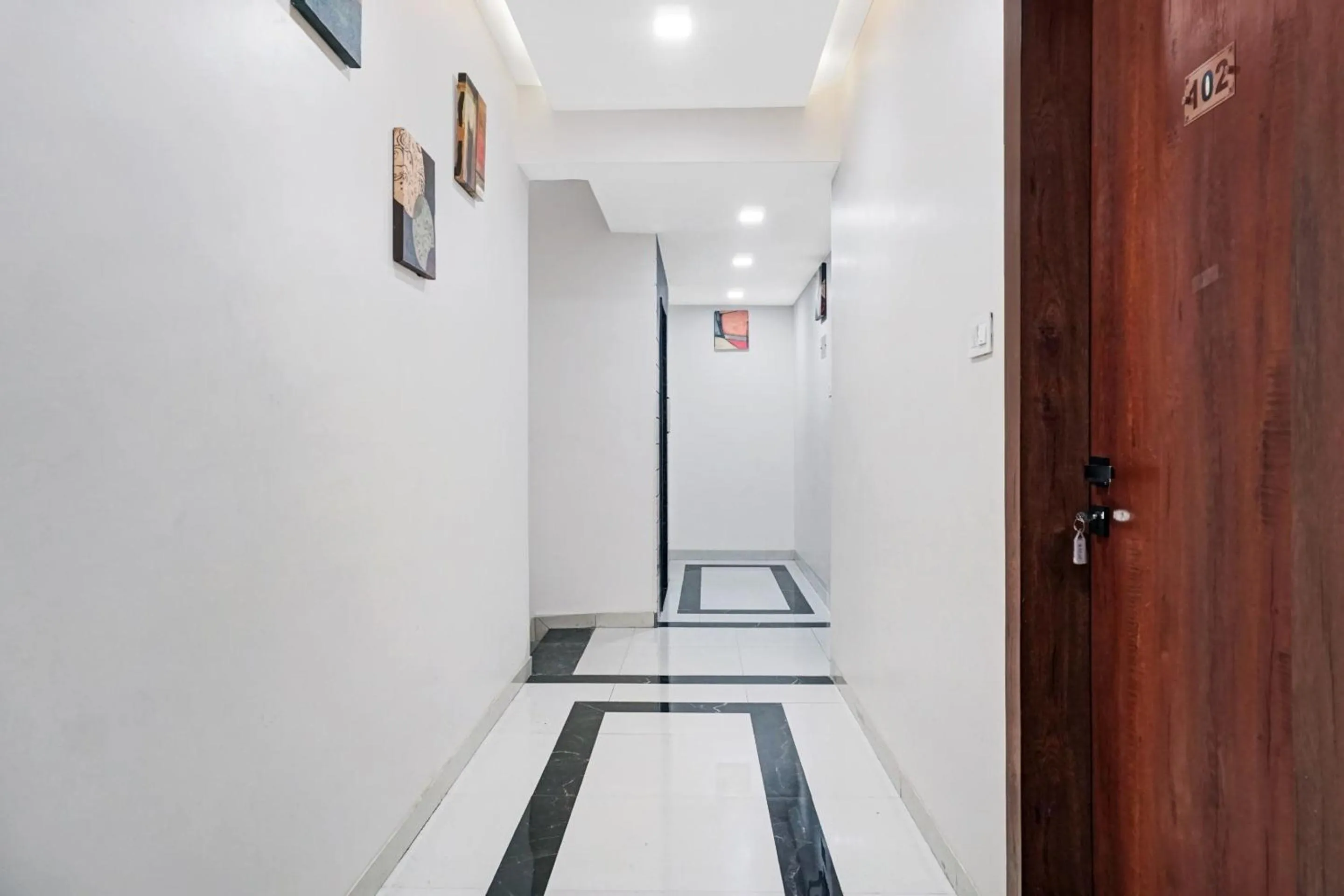 Super Townhouse OAK Hotel Rajmudra