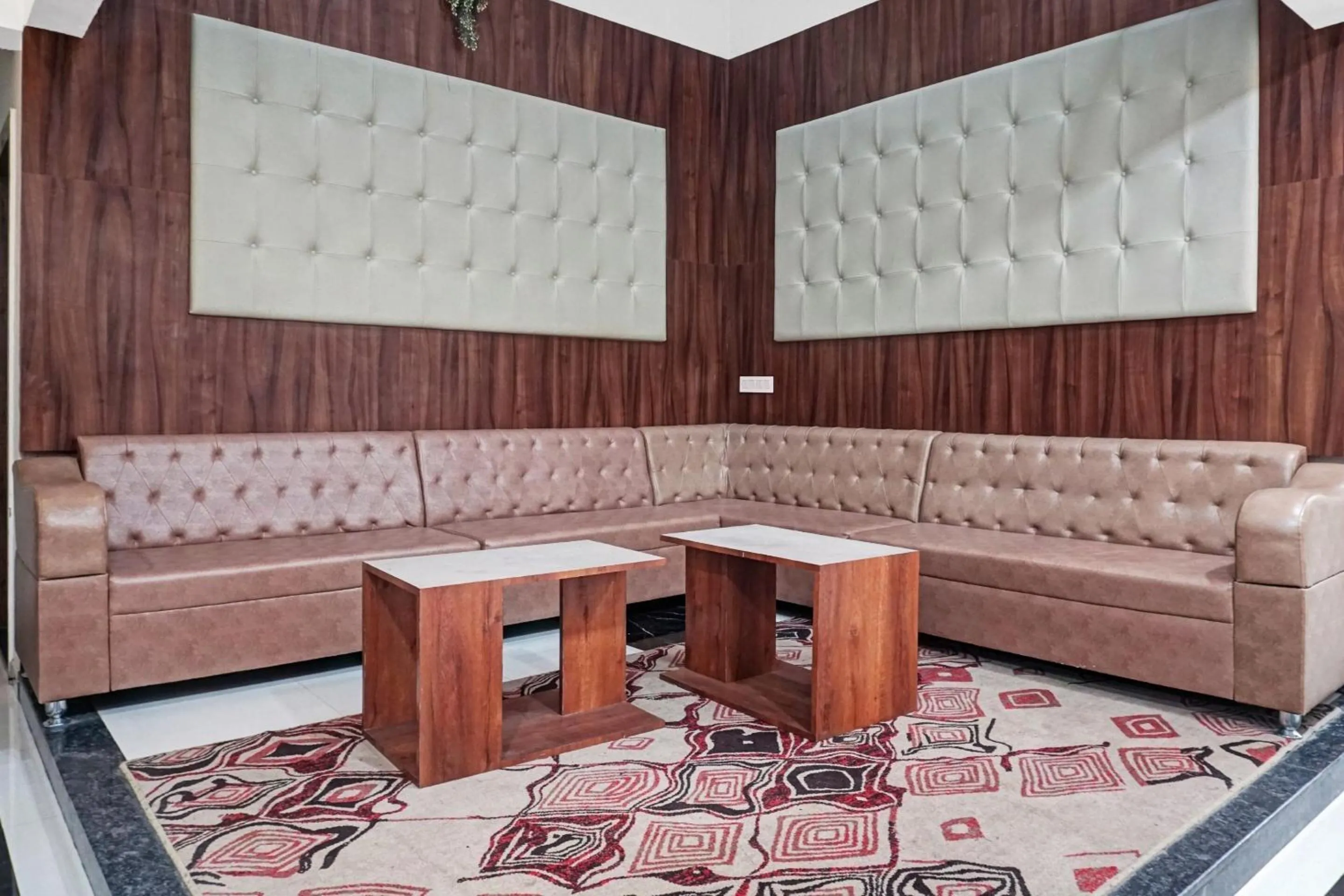 Super Townhouse OAK Hotel Rajmudra