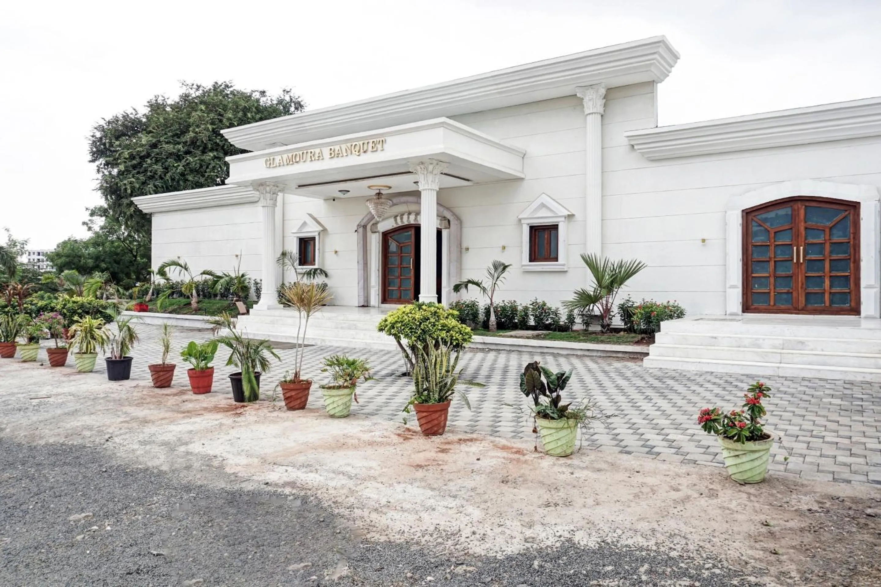 Super Townhouse OAK Hotel Rajmudra