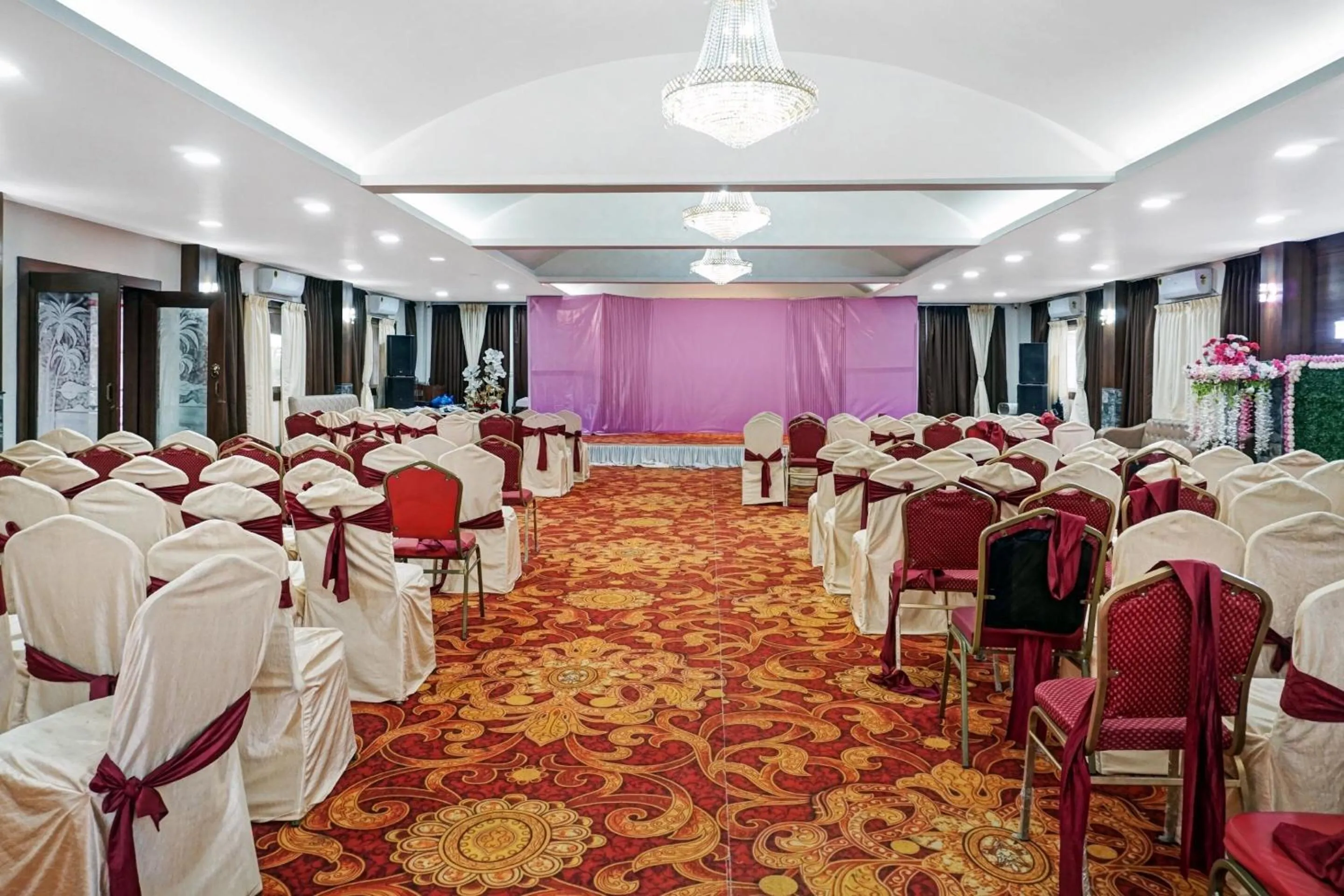 Super Townhouse OAK Hotel Rajmudra